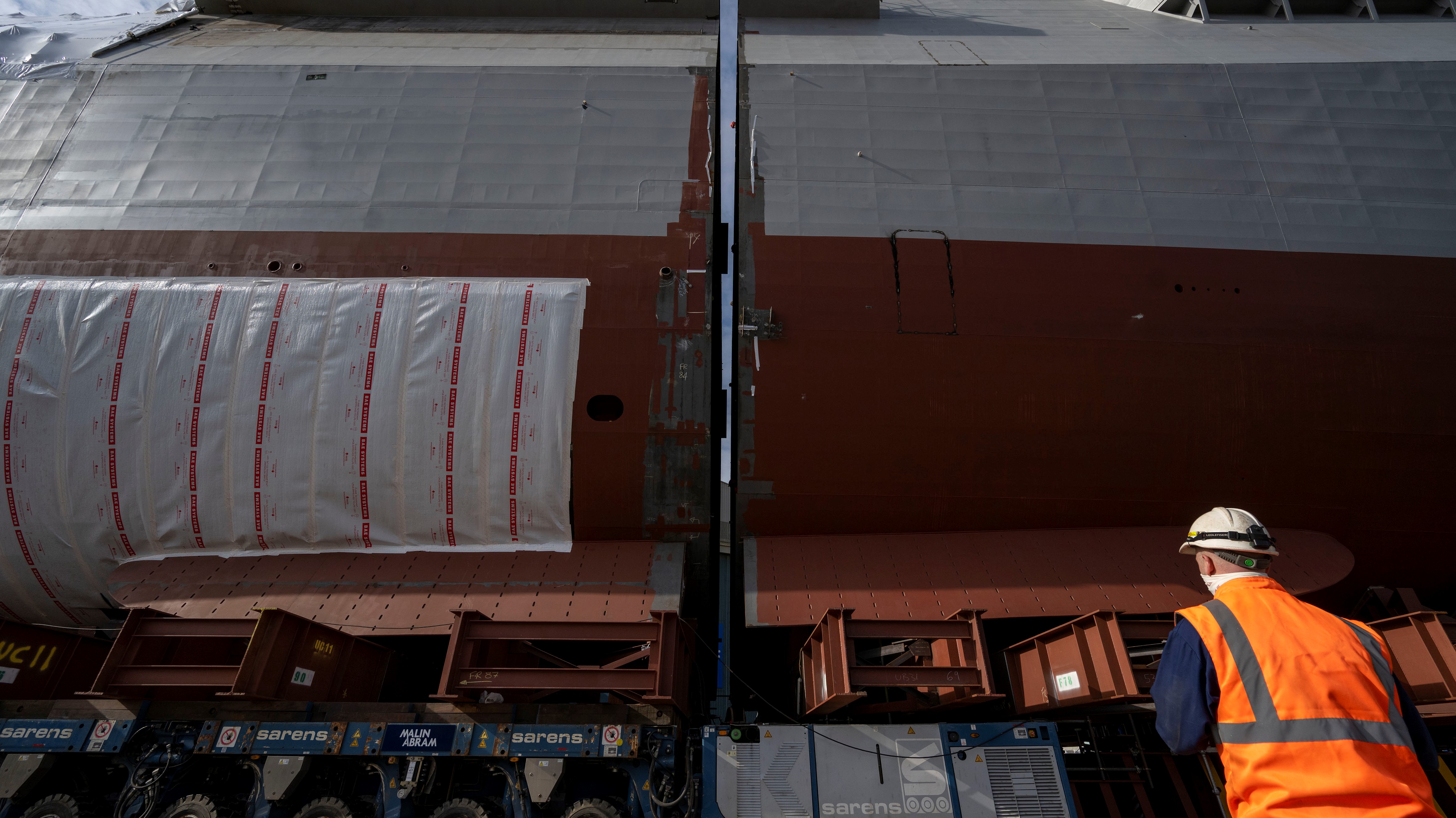 HMS GLASGOW - blocks join together