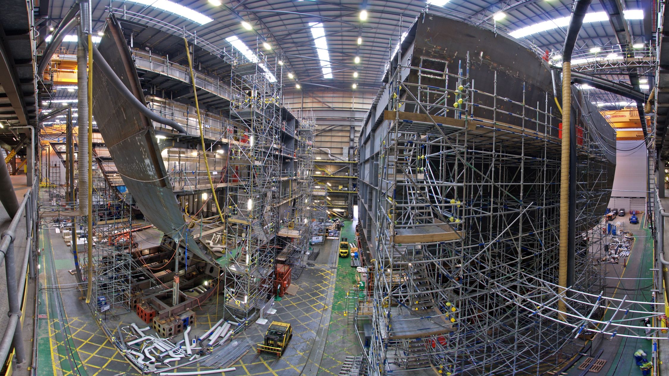 QE Class ring move, Portsmouth