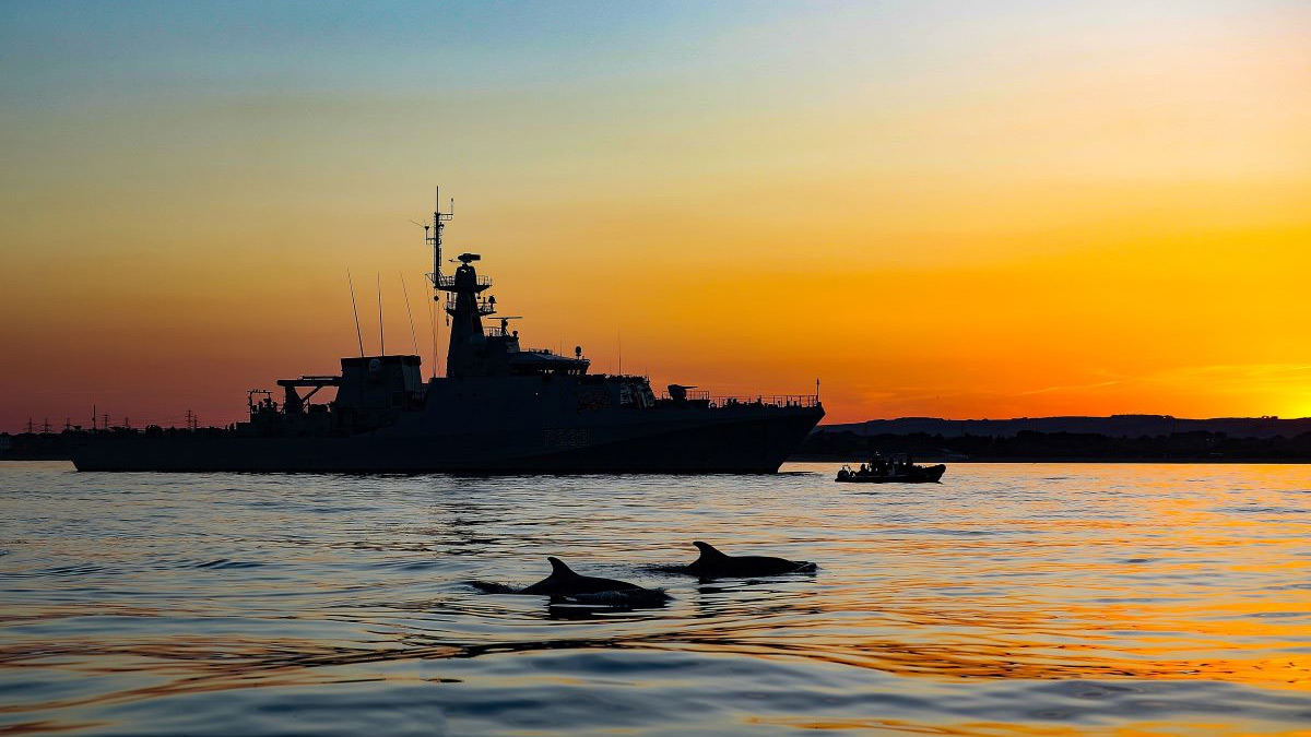 Image - HMS Tamar conducts sea boat exercises at sea 