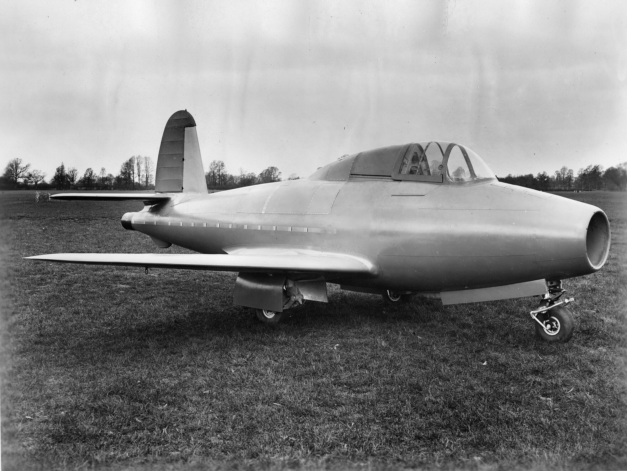 Gloster E28/39 on airfield.