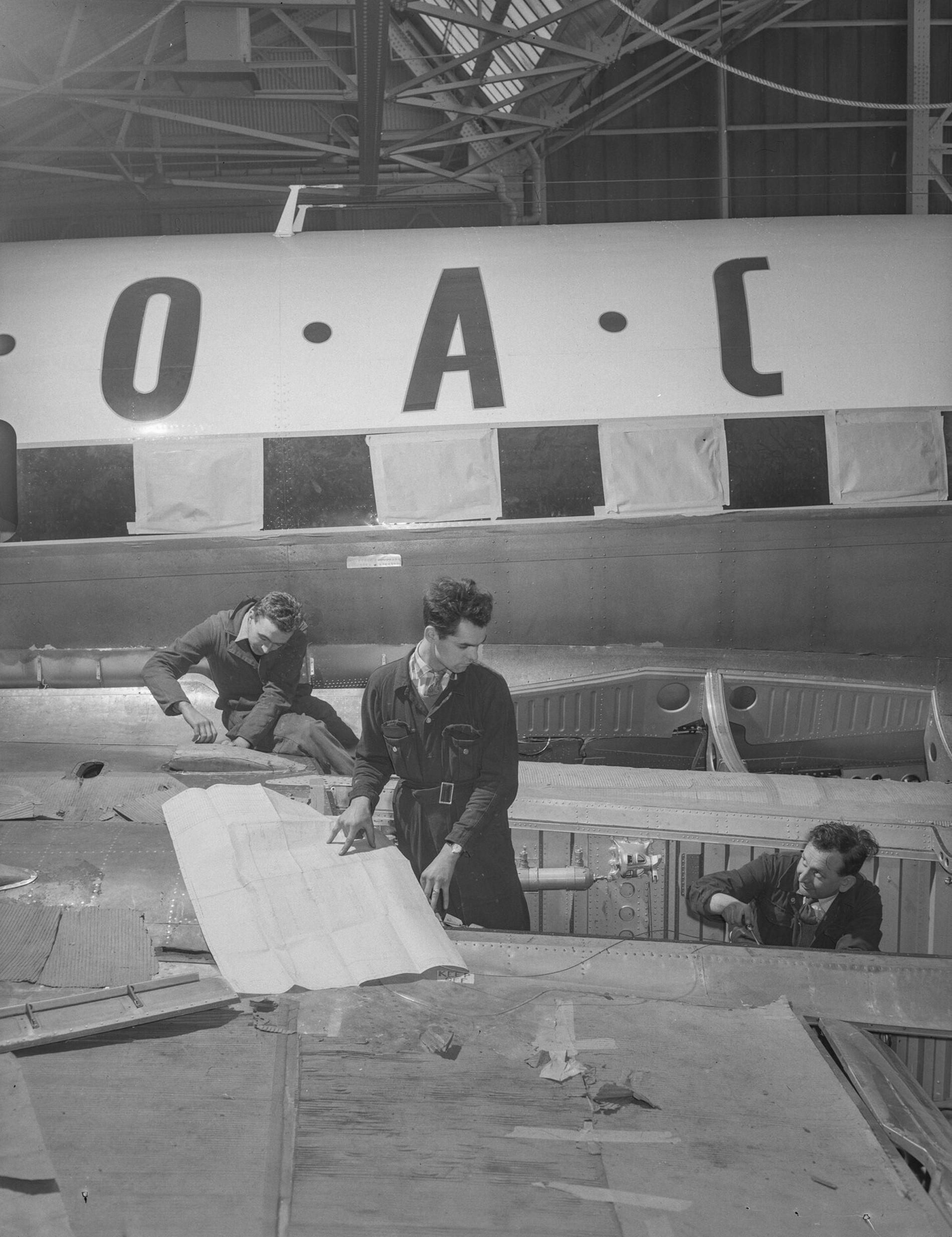 de Havilland Aircraft apprentices working on Comet 4 aircraft, 25th February 1958.