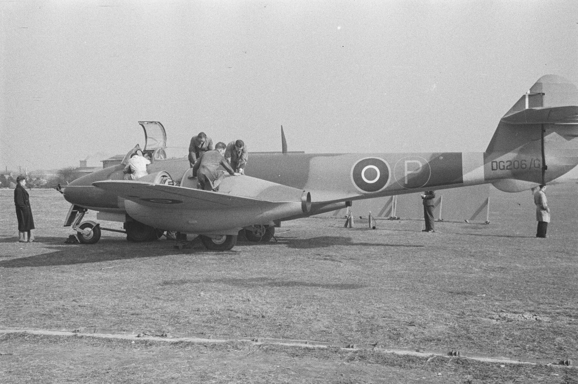 Prototype Gloster Meteor DG206/G being prepared for its first flight at RAF Cranwell, 5th March 1943.