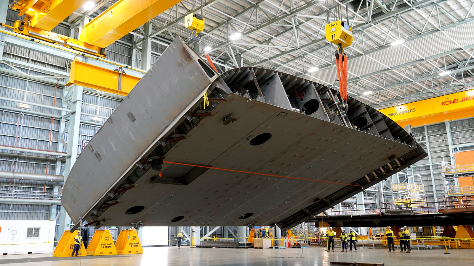 Hunter class frigate block lift and move