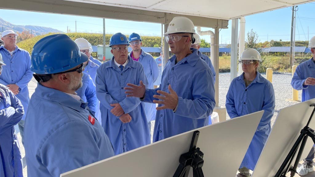 General George visits the Holston Army Ammunition Plant
