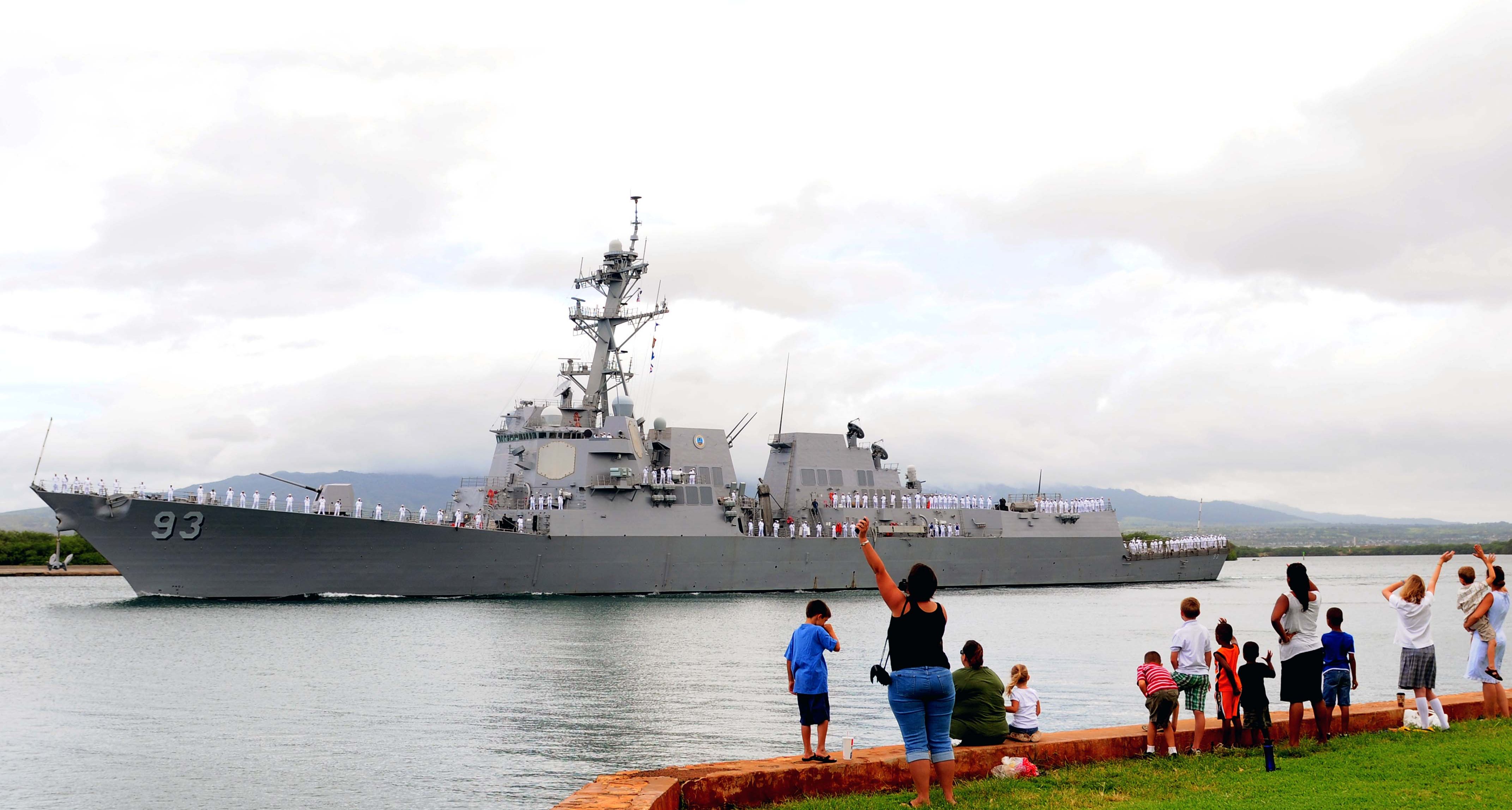 USS Chung Hoon departing Pearl Harbor for a deployment to the western Pacific Ocean