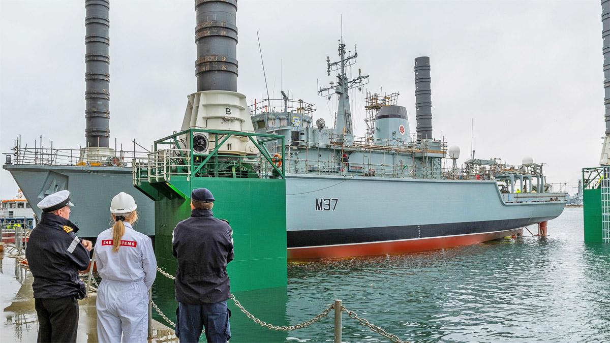 MM Image - HMS Chiddingfold on Jack Up barge, 2018