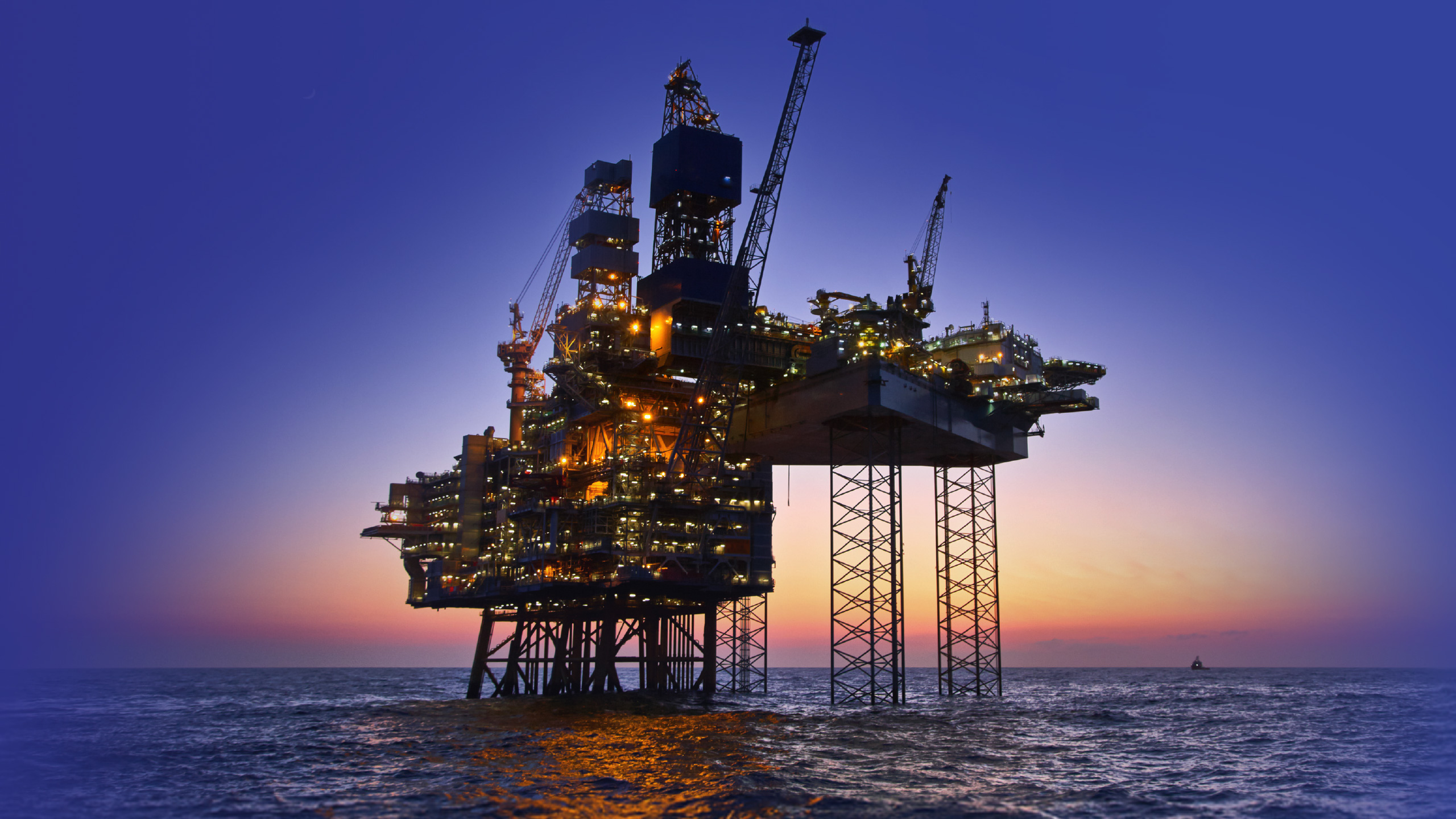 Offshore oil production platform