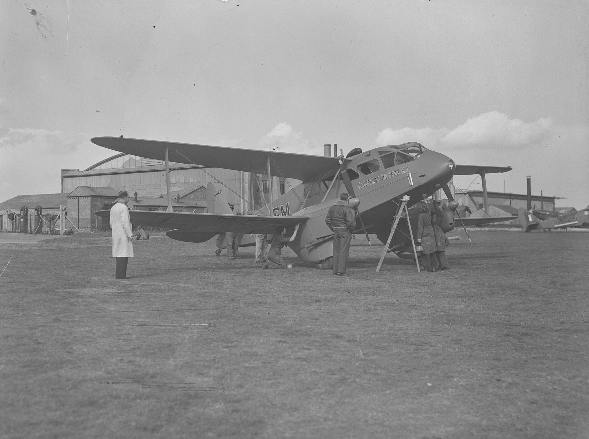 A de Havilland DH.89 Dragon Rapide destined for Iceland for use by Flugfélag Íslands (Flight Company of Iceland), 31st March 1944.