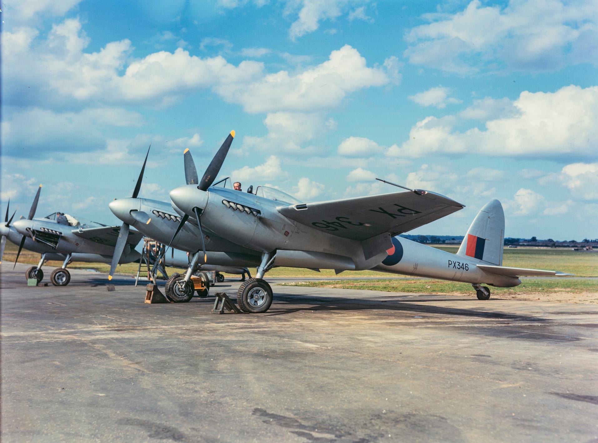 de Havilland DH.103 Hornet (PX346), with Sea Hornet in background.