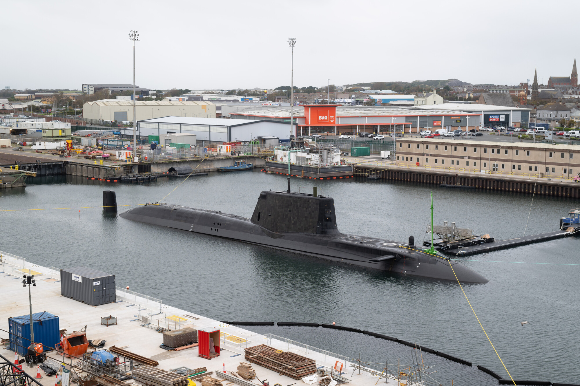 Image of HMS Agamemnon preparing for trim dive in Barrow-in-Furness