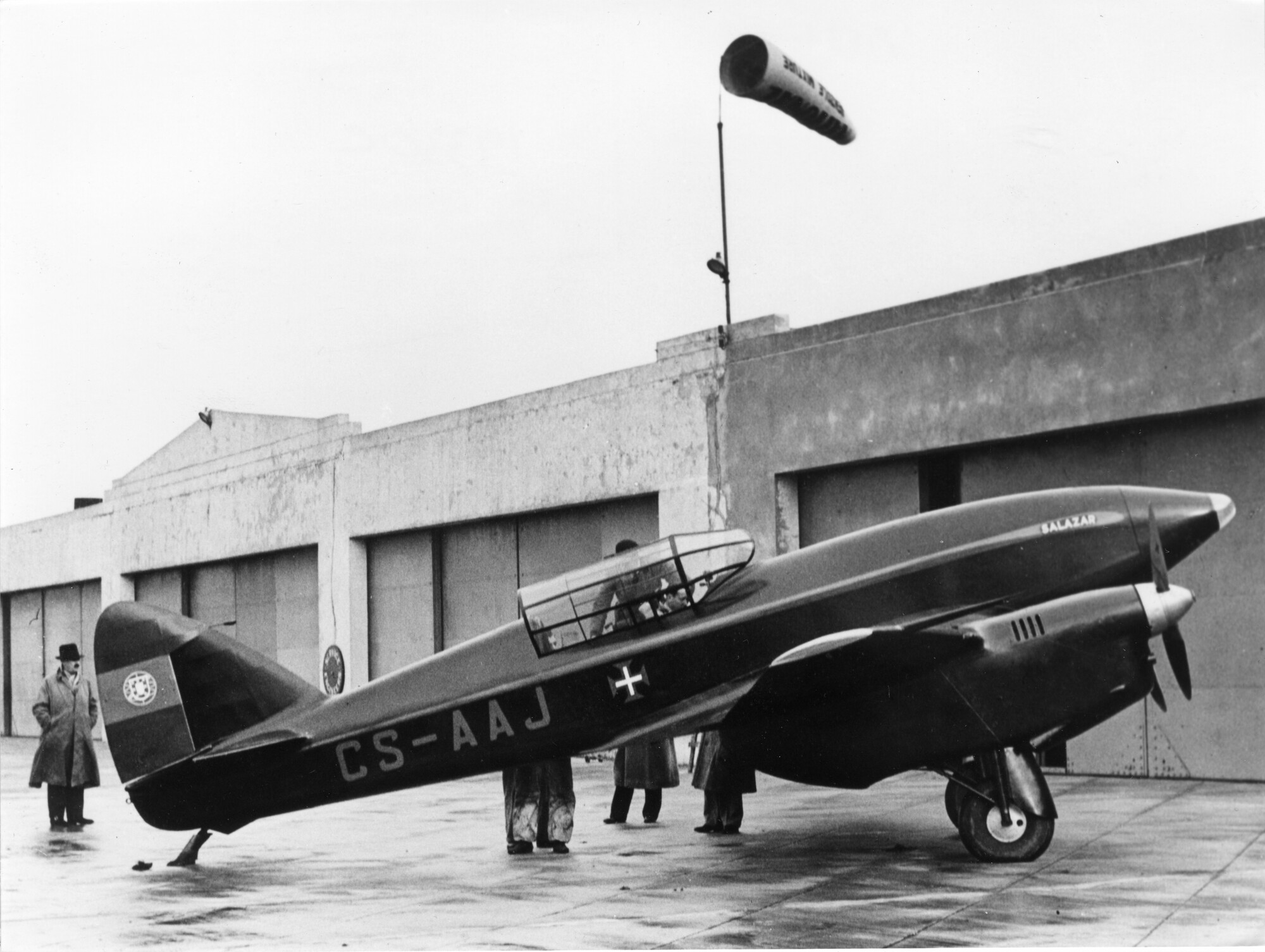 de Havilland DH.88 Comet Racer (CS-AAJ) Salazar, at Hatfield. Neg DH 19330C.