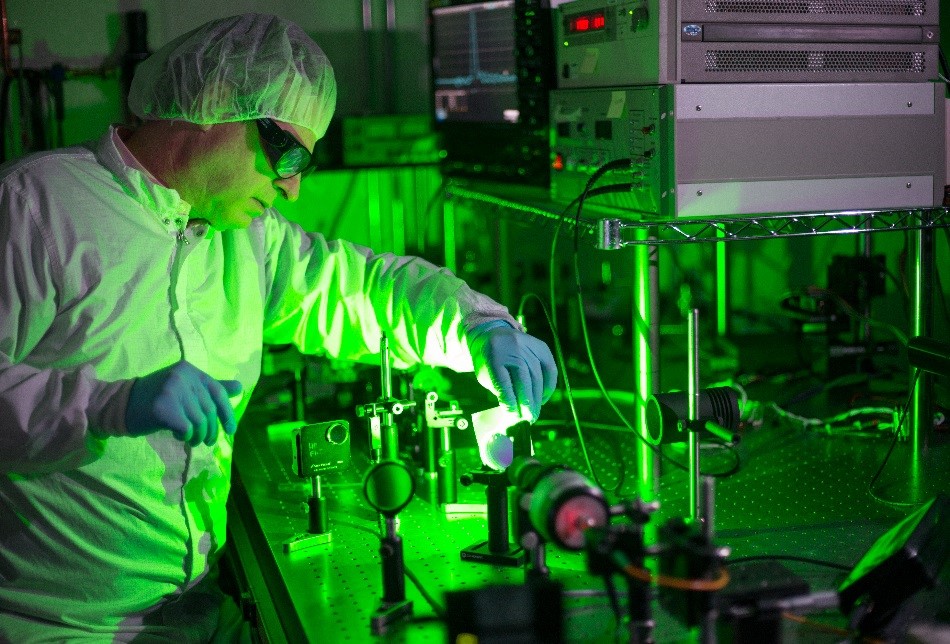 A FAST Labs researcher in our EO/IR Sensor laboratory at BAE Systems tests our new temporally- and spectrally-agile laser technology on a custom optical table.