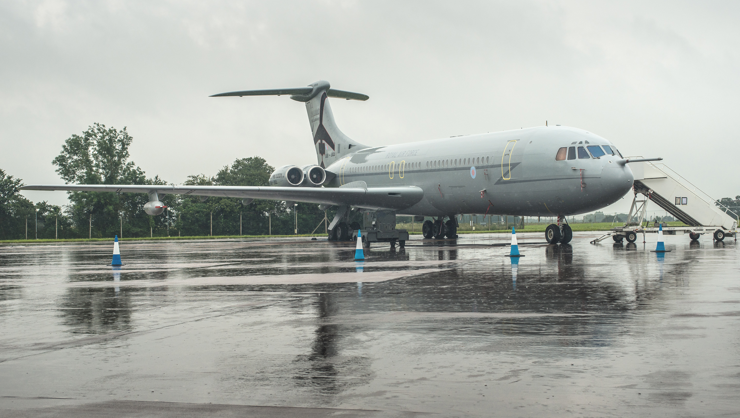 The VC10 looking impressive even in the rain