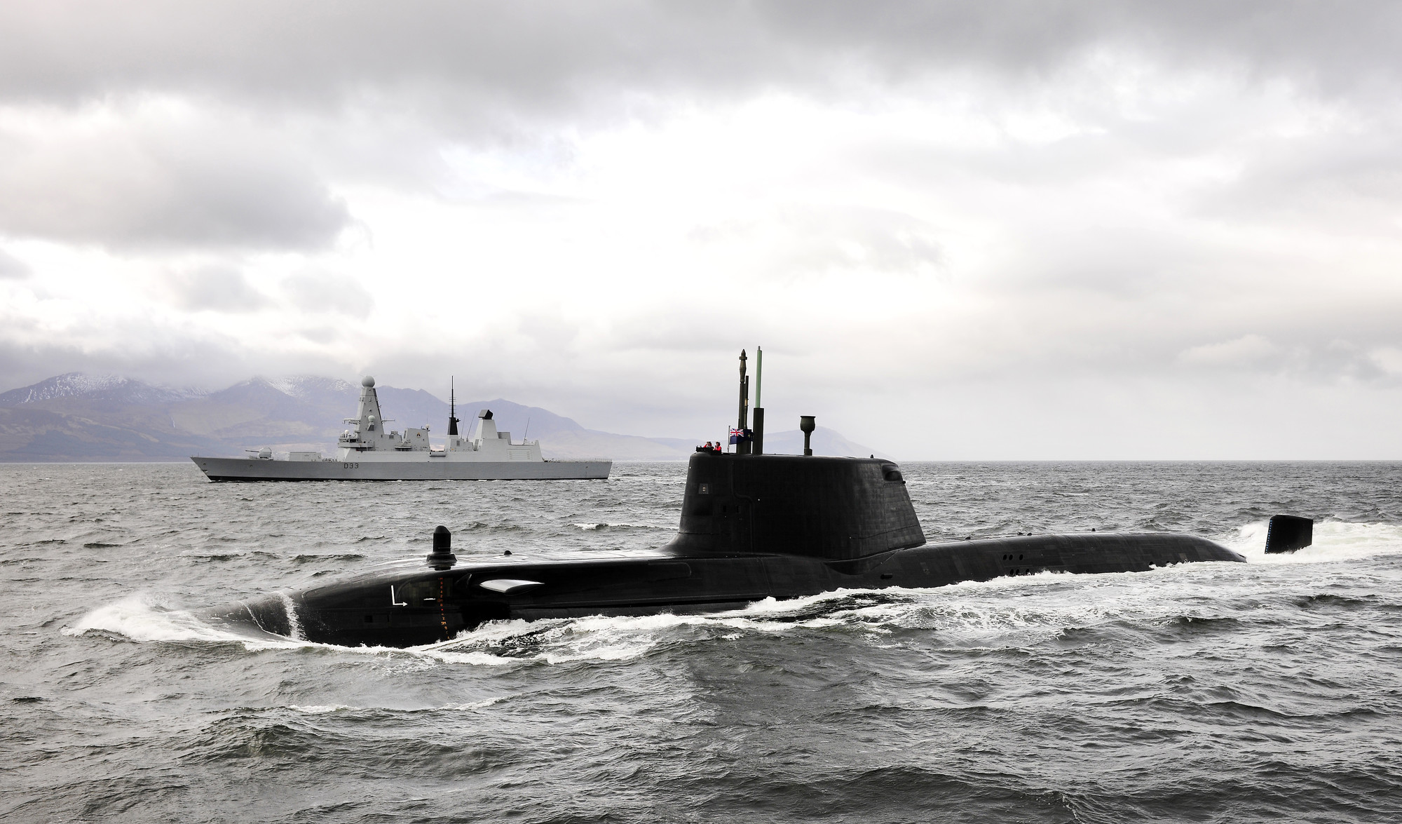 HMS Astute (S-119) and Type 45 (Daring class) destroyer HMS Dauntless (D-33).