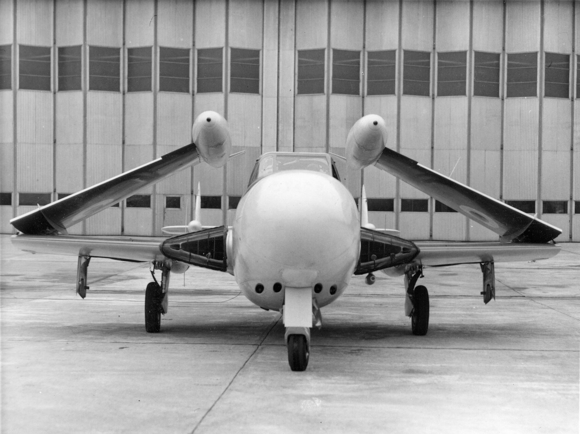 De Havilland DH112 Sea Venom FAW20 - WK385 ground view with wings folded 08-10-1952 DH6557C