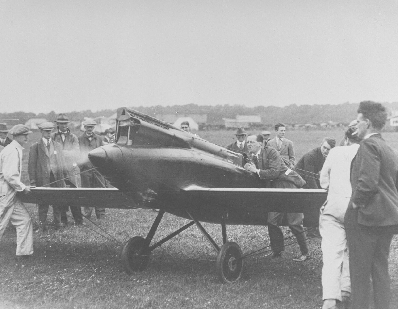 de Havilland DH.71 Tiger Moth ground running prior to the 1927 King's Cup Air Race.