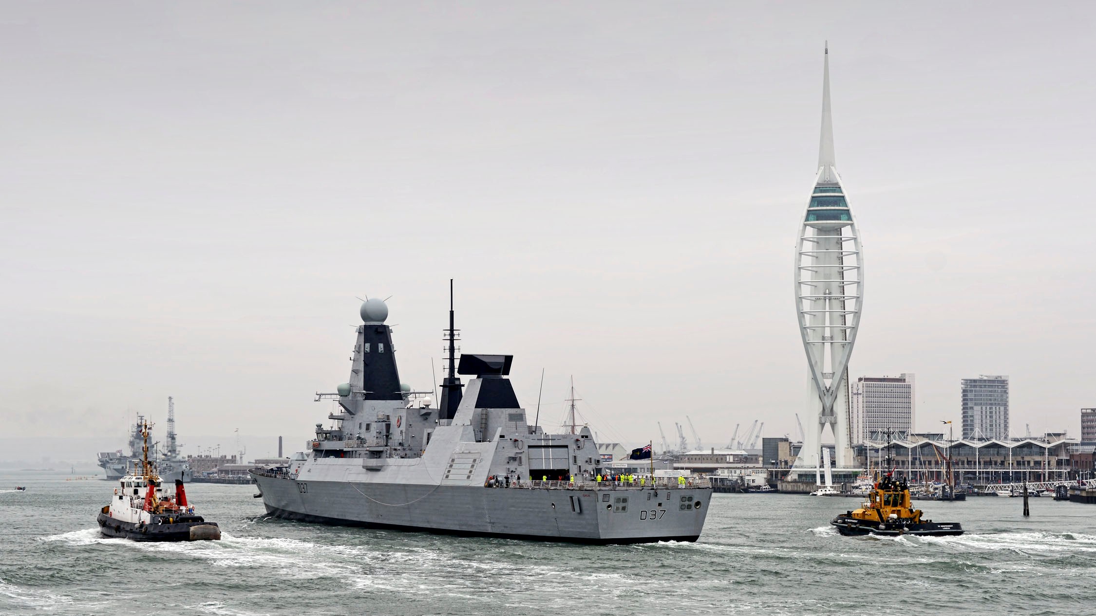 HMS Duncan arrives in Porstmouth