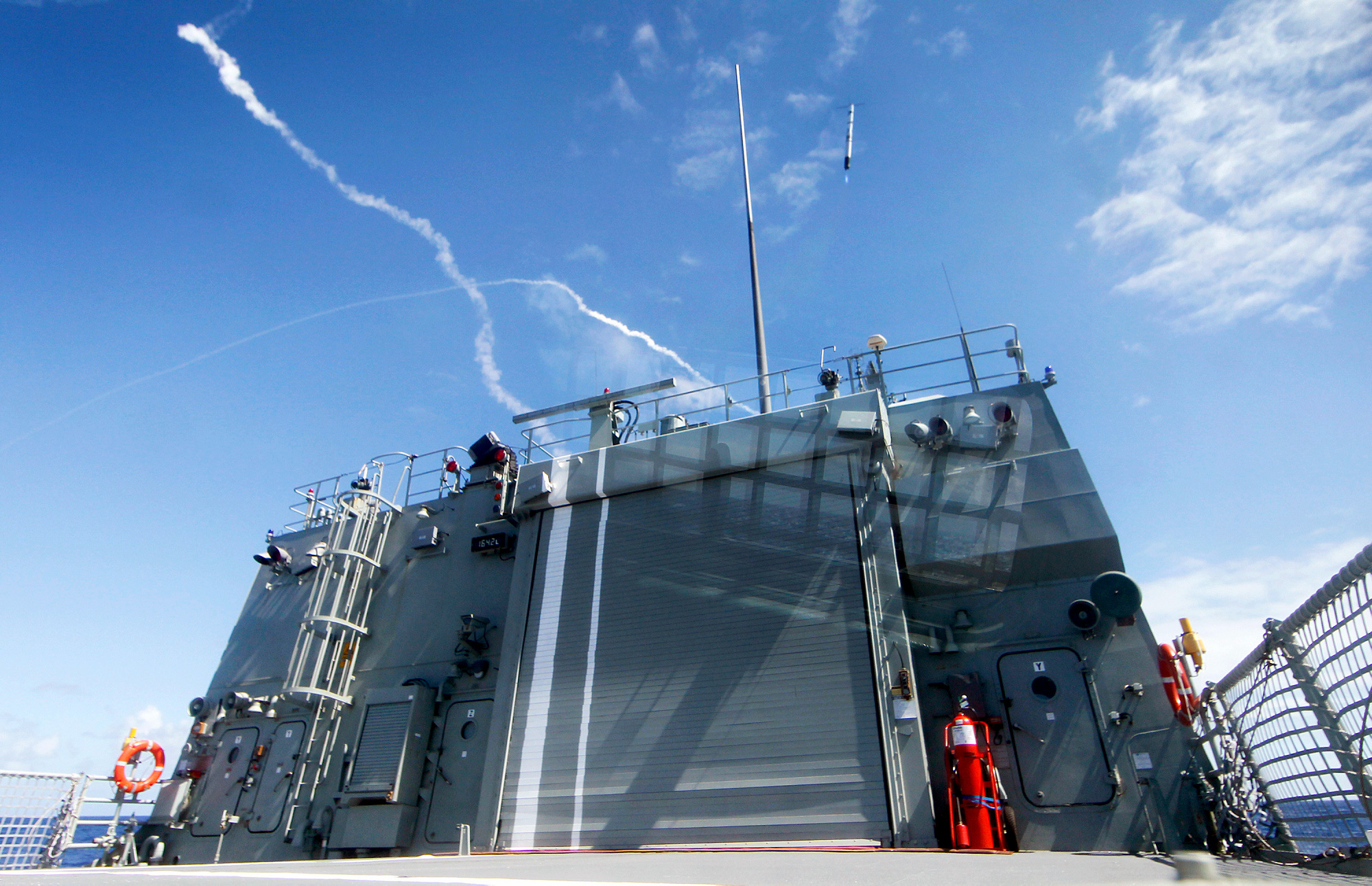 HMAS Perth launches the Nulka missile decoy system during the surface-to-air missile exercise (SAMEX) during Exercise Rim of the Pacific (EX RIMPAC 12)