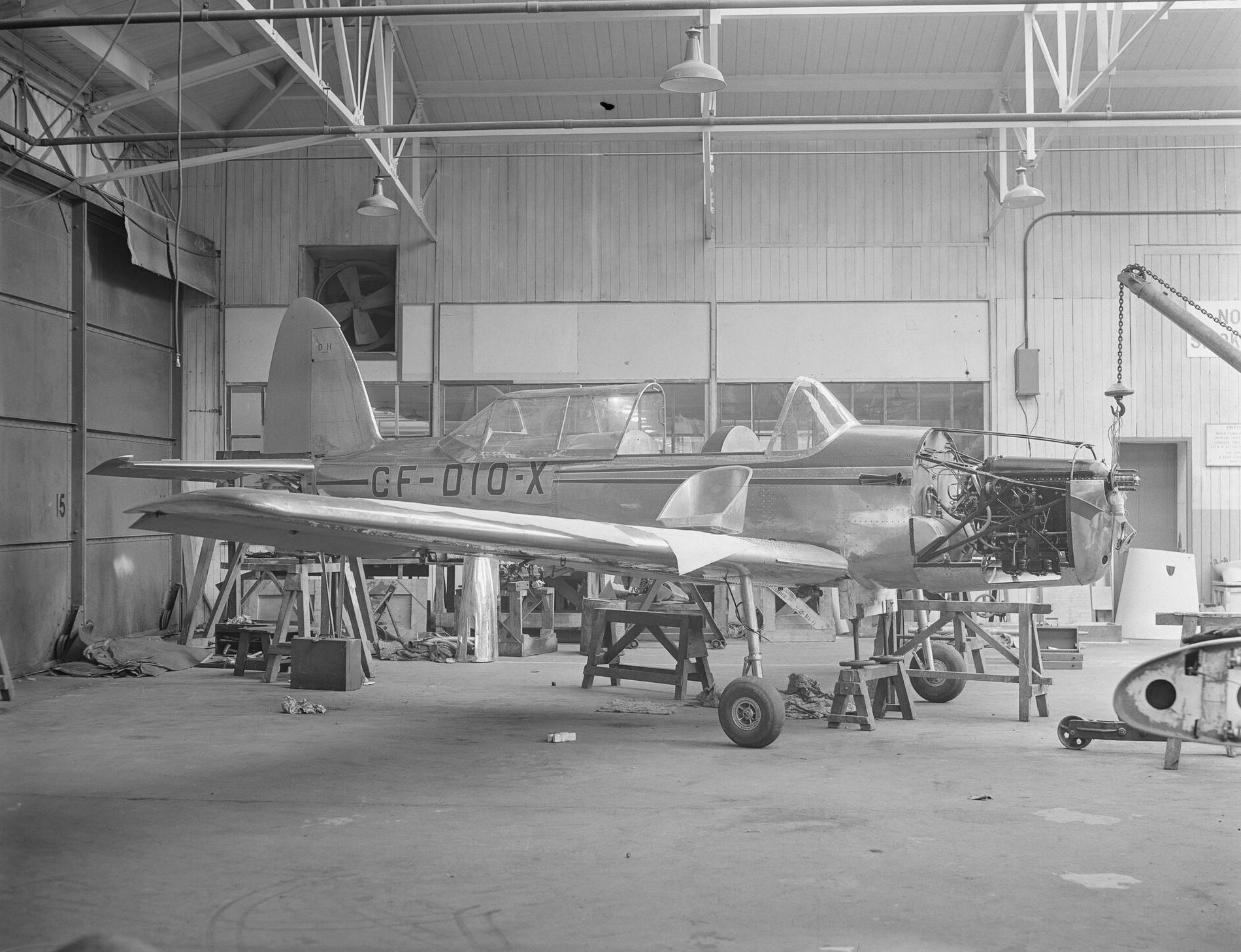 Prototype Chipmunk (CF-DIO-X) being re-assembled at Hatfield after shipping from Canada, 1st January 1947.