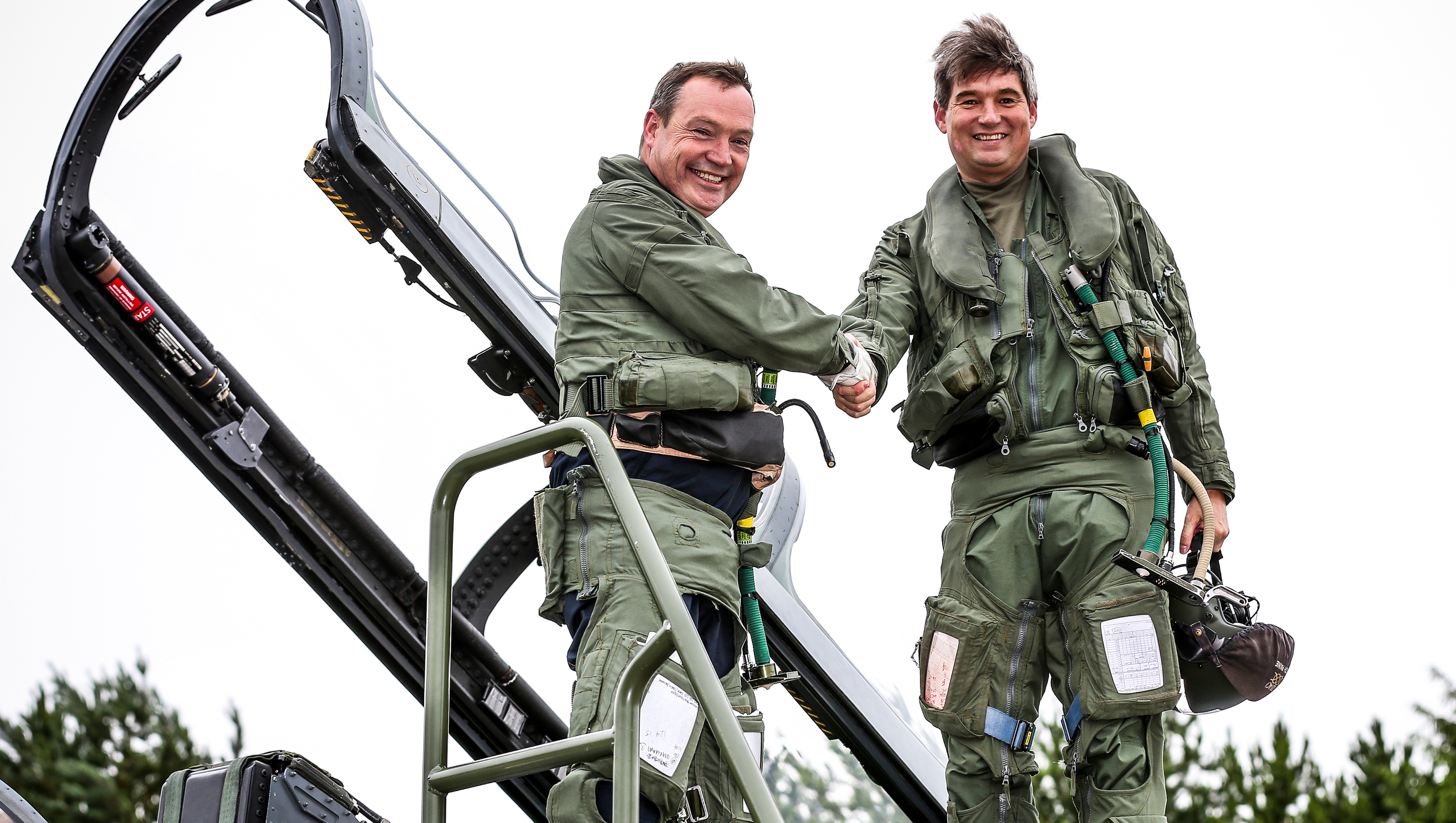 Laurie Fisher (left) and Squadron Leader Paine (right) congratulate each other in achieving 4000 flying hours.
