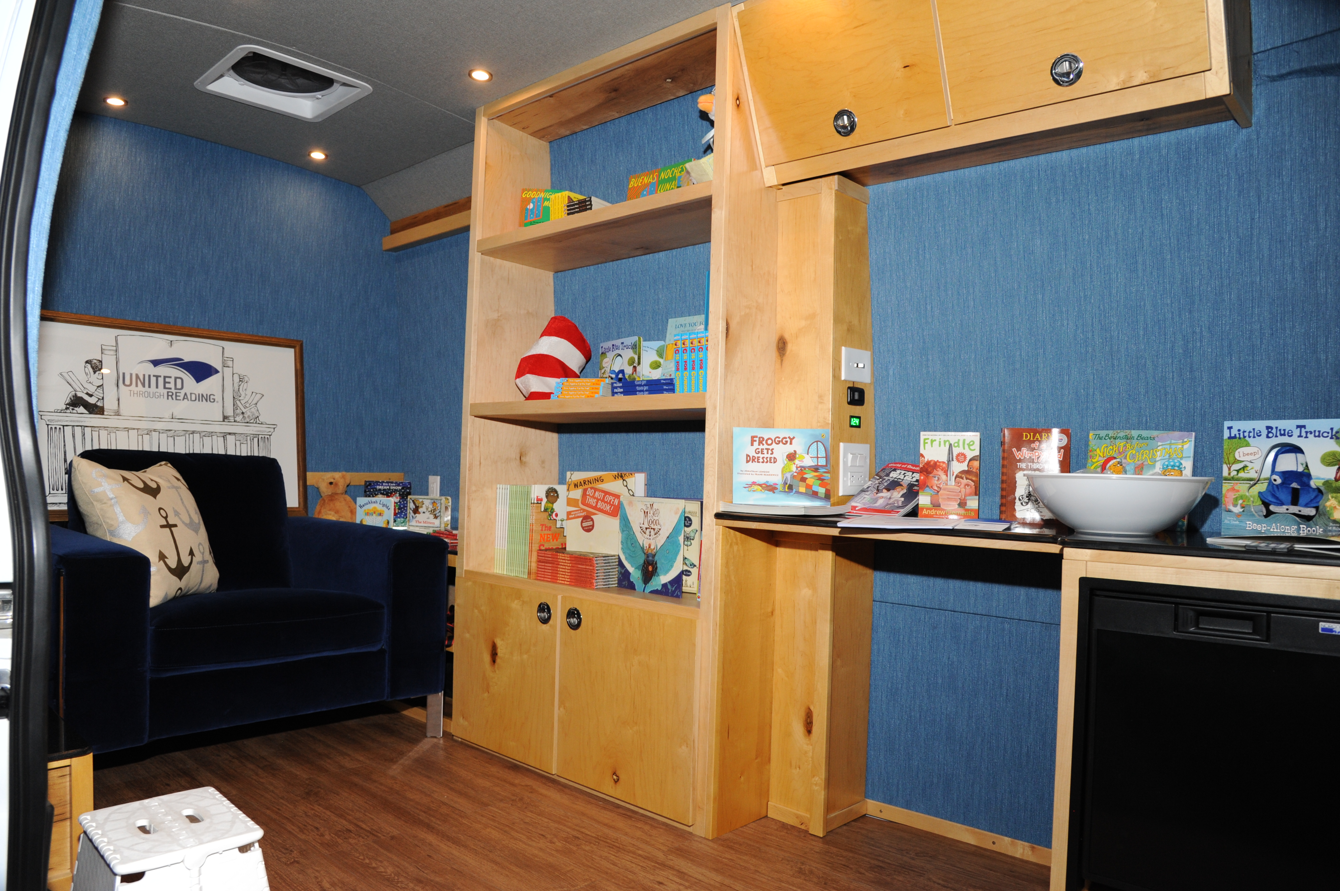 United Through Reading's Mobile Story Station