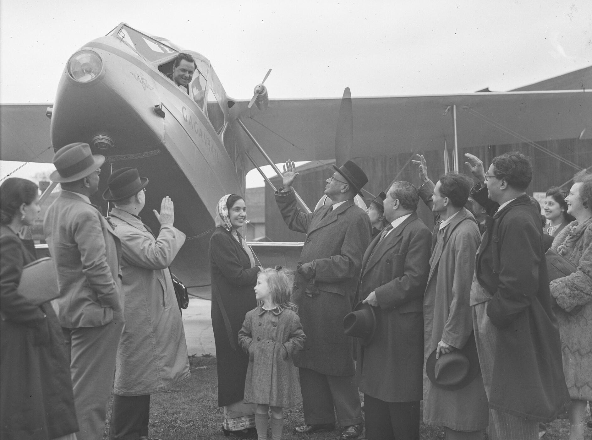 Group from India at Hatfield for the handing over of a de Havilland DH.89 Dragon Rapide "Gaganratna" to the Air Services of India Ltd., Bombay, 18th April 1946.