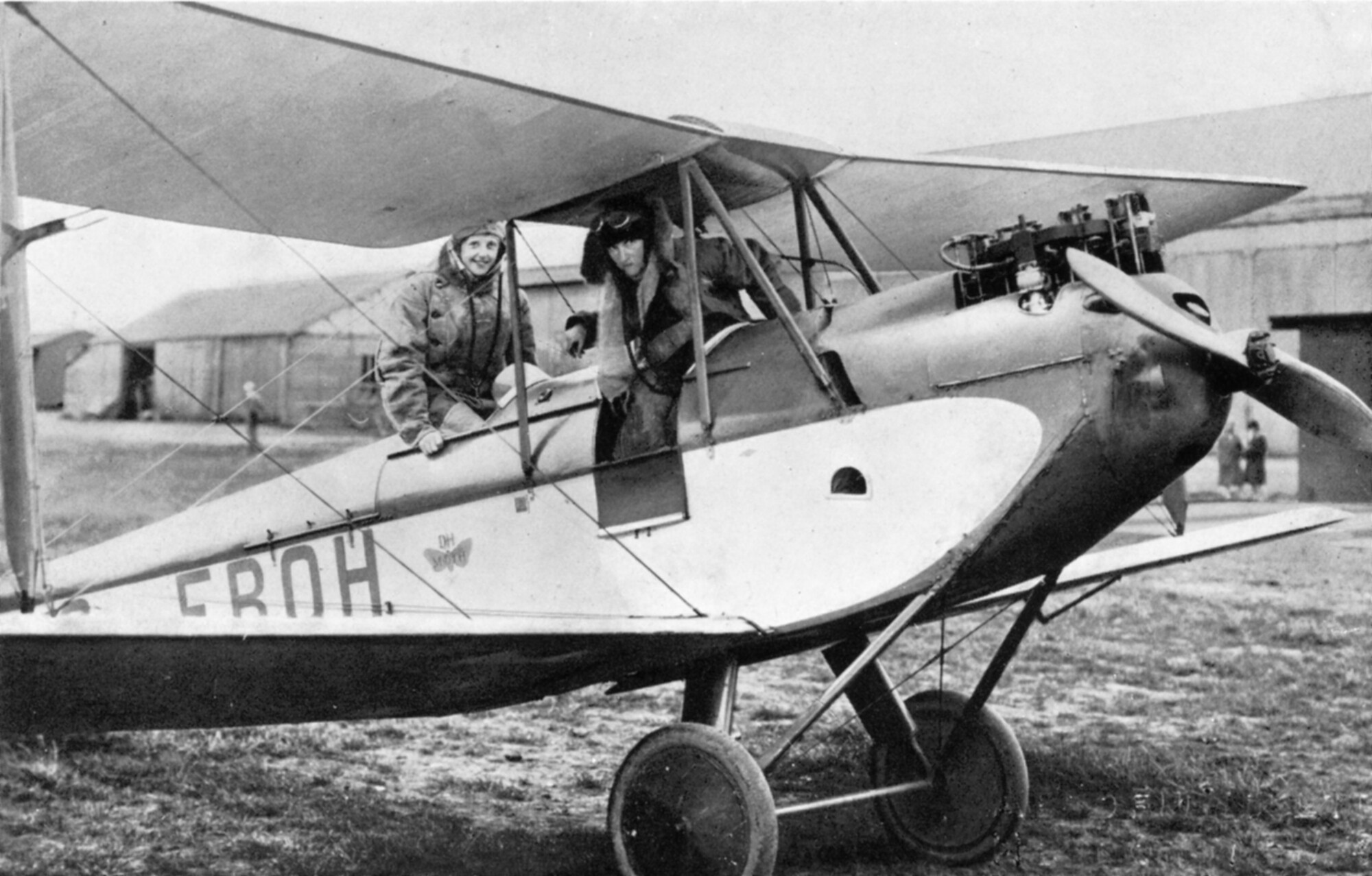 De Havilland DH60 Cirrus Moth - G-EBQH ground view, Lady Bailey & Mrs de Havilland after breaking altitude record Jul 1927