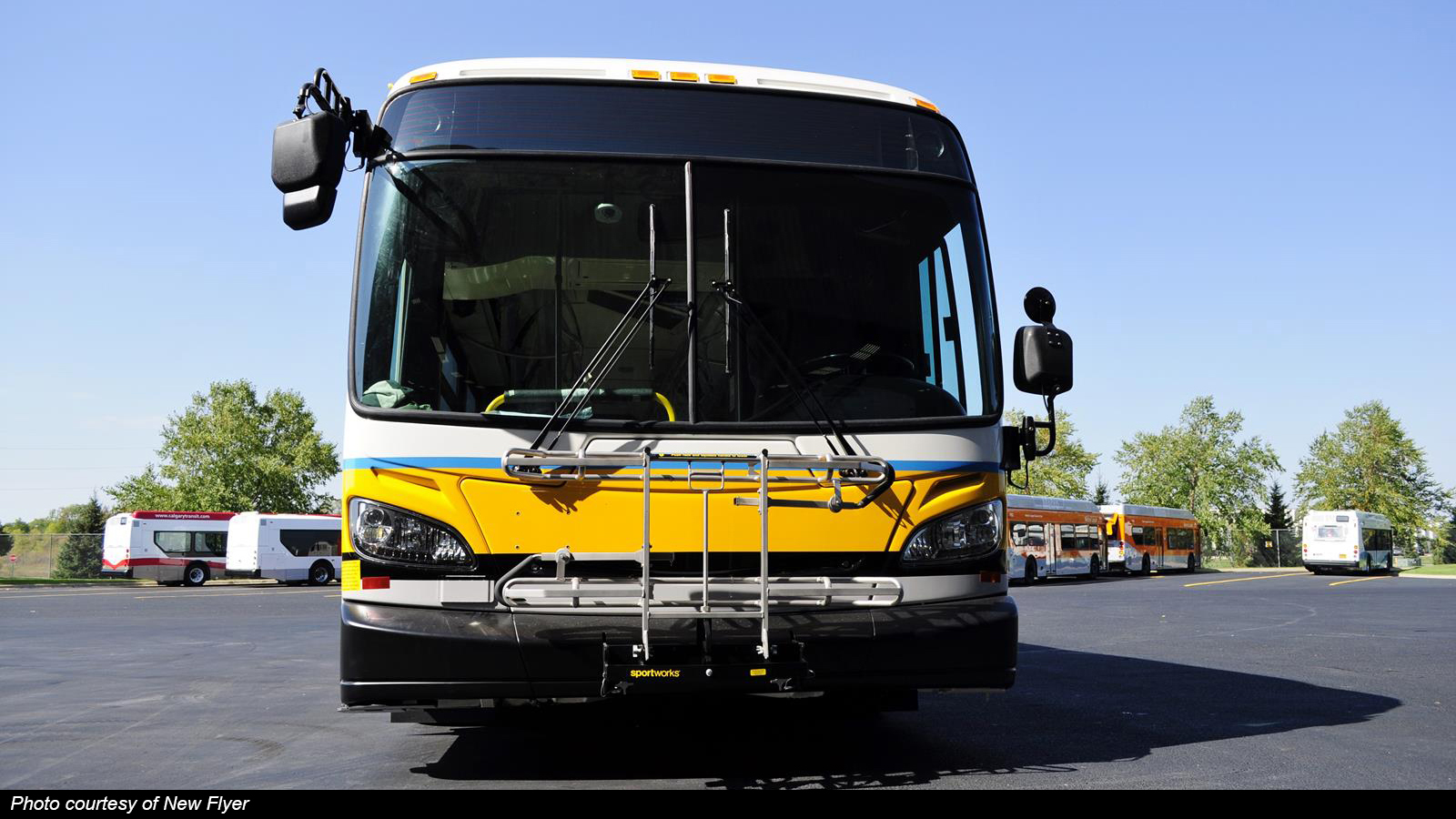 Photo of articulated (“bendy”) bus powered by our hybrid-electric propulsion system