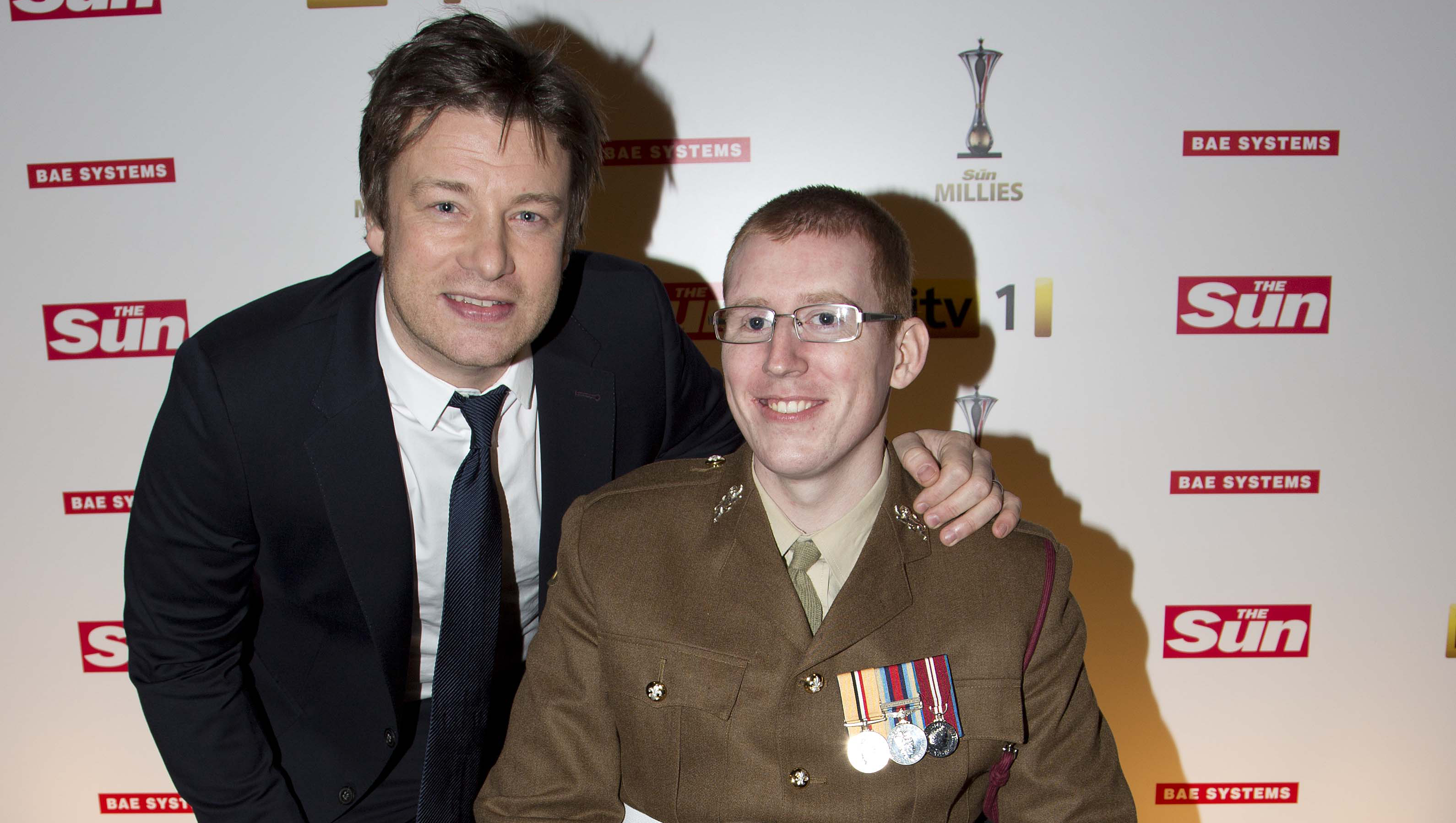 Celebrity Chef Jamie Oliver pictured with Kingsman Anthony ‘Coops’ Cooper who was nominated for the ‘Overcoming Adversity Award’. Kgn Cooper sustained multiple injuries from an IED blast in July 2010