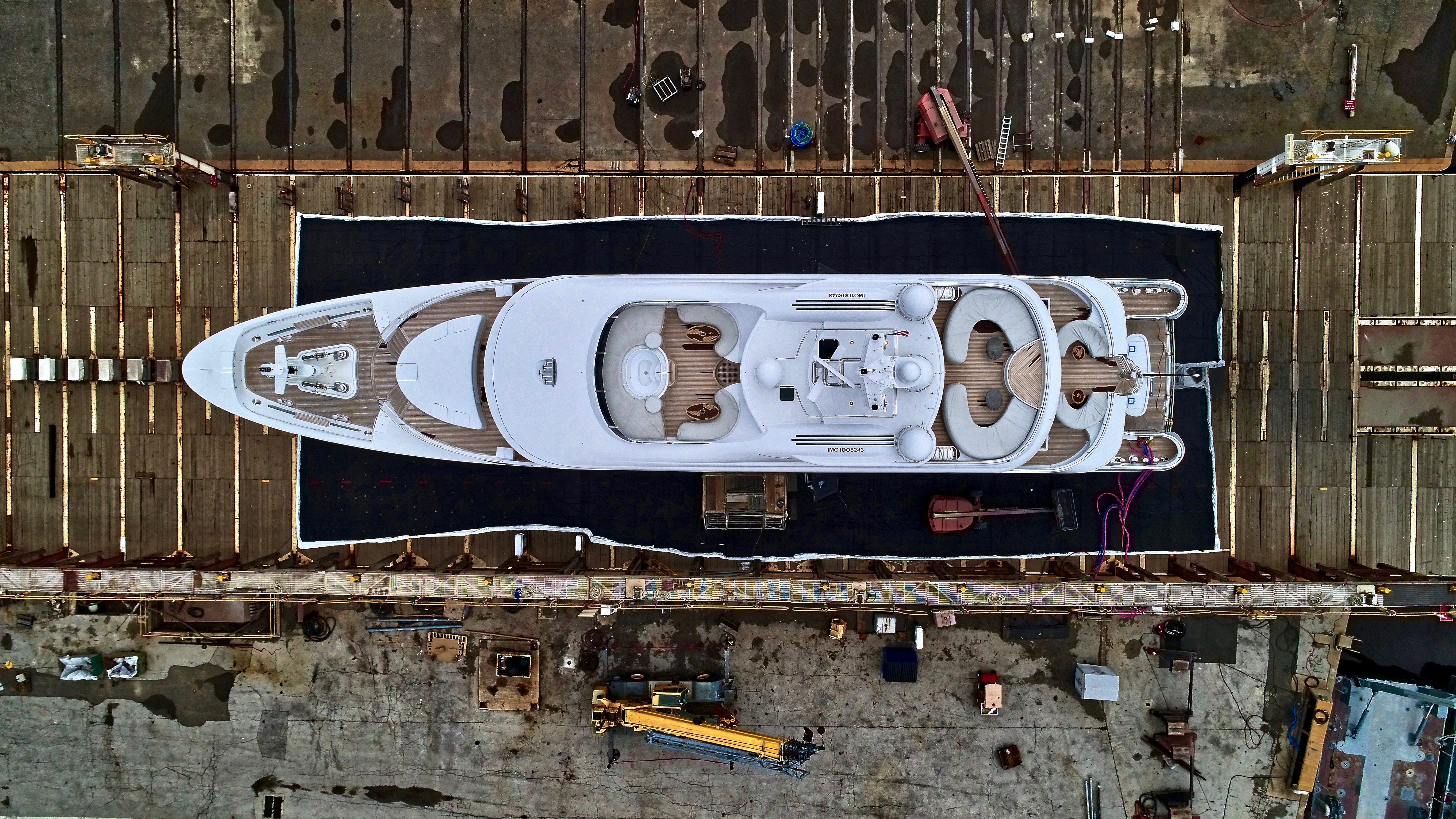 A yacht docked for work, viewed from directly above