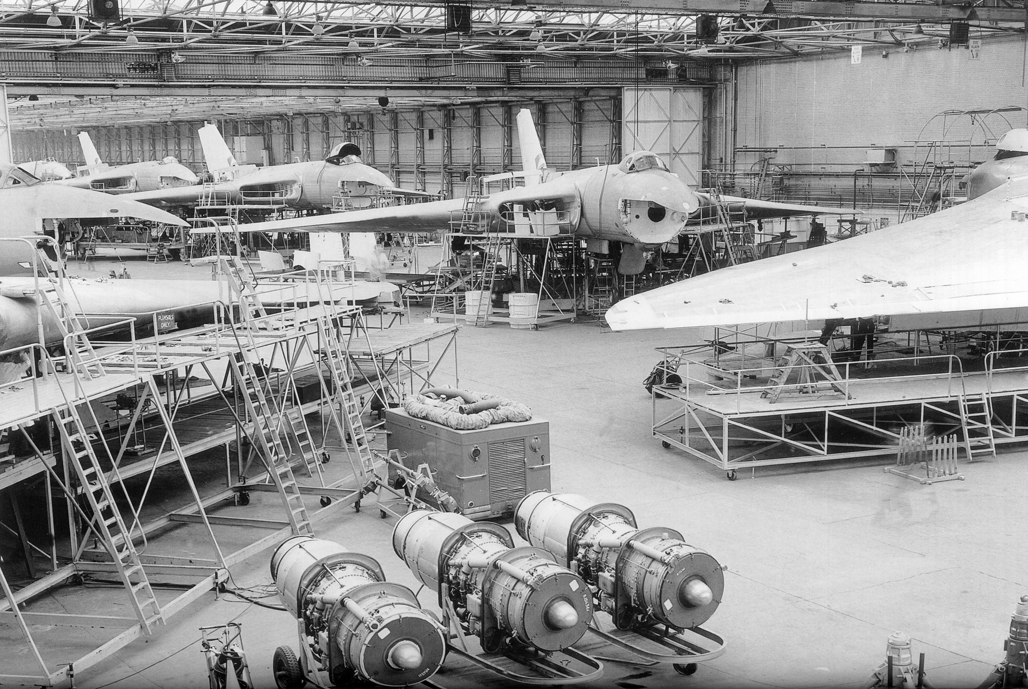 Avro 698 Vulcan B2 final production at Woodfood, 1960. Neg test.