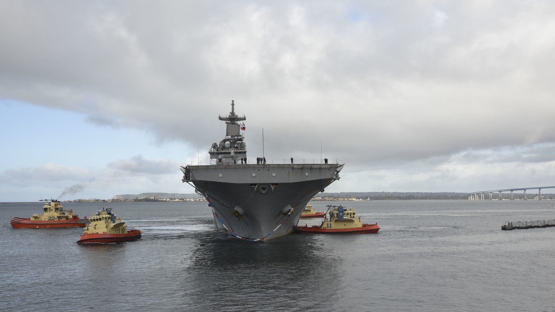 Amphibious assault ship USS Essex (LHD 2) transits the San Diego Bay in preparation for arrival pierside at Naval Base San Diego. (U.S. Navy photo by Mass Communication Specialist 3rd Class Melvin Fatimehin)