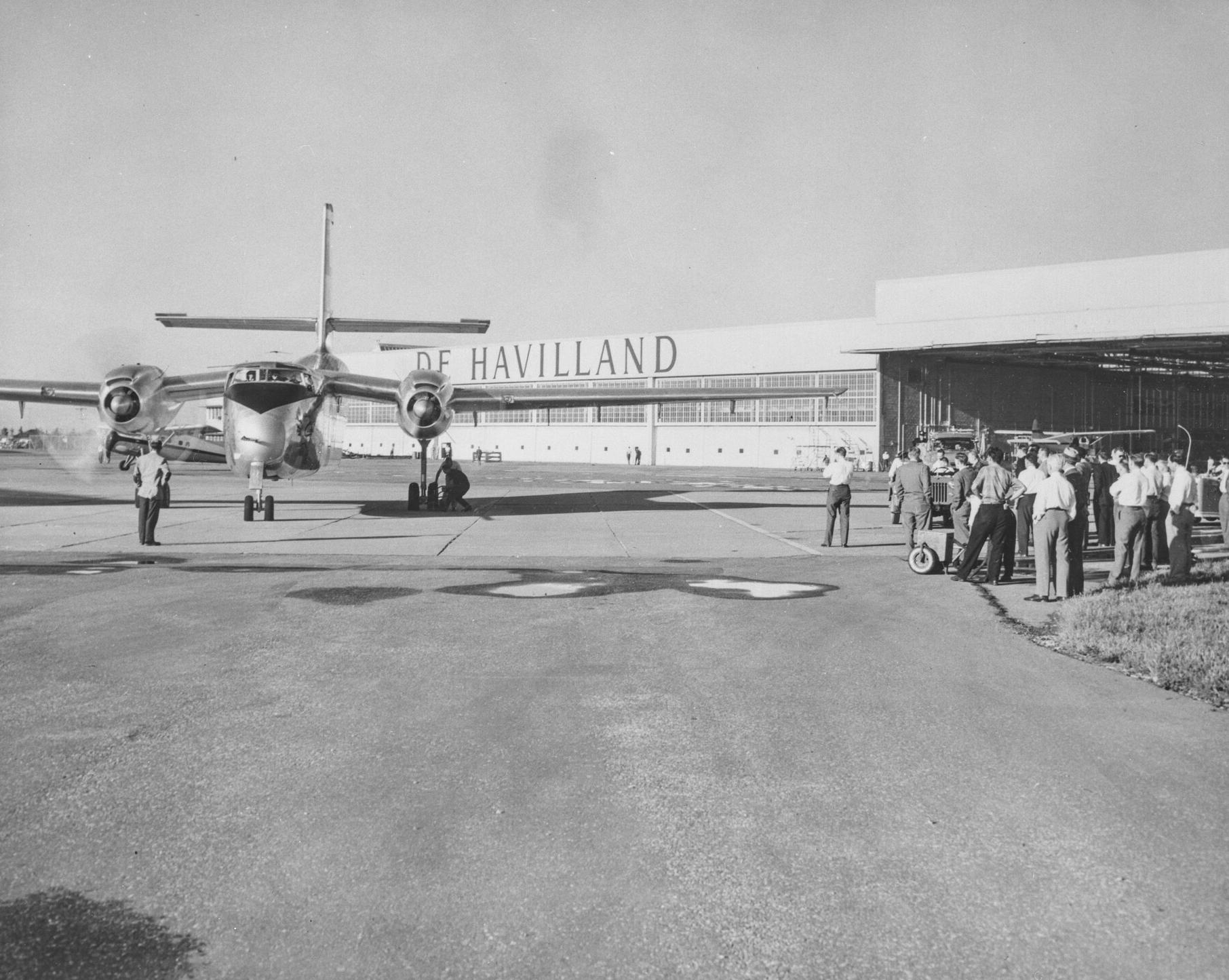 The prototype de Havilland Canada DHC-4 Caribou (CF-KTK-X), at de Havilland Downsview, Toronto, 1958.