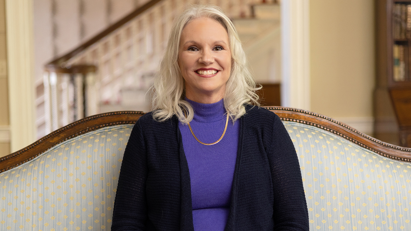 Holston employee Lisa Kincer