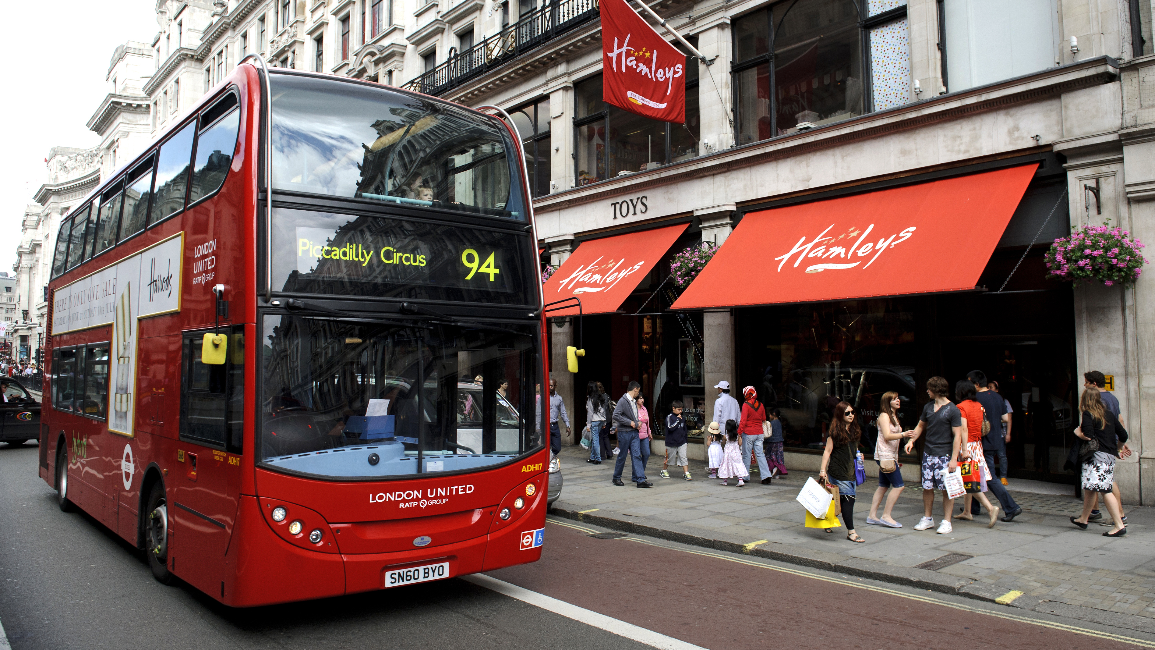 London United bus powered by green hybrid propulsion system.