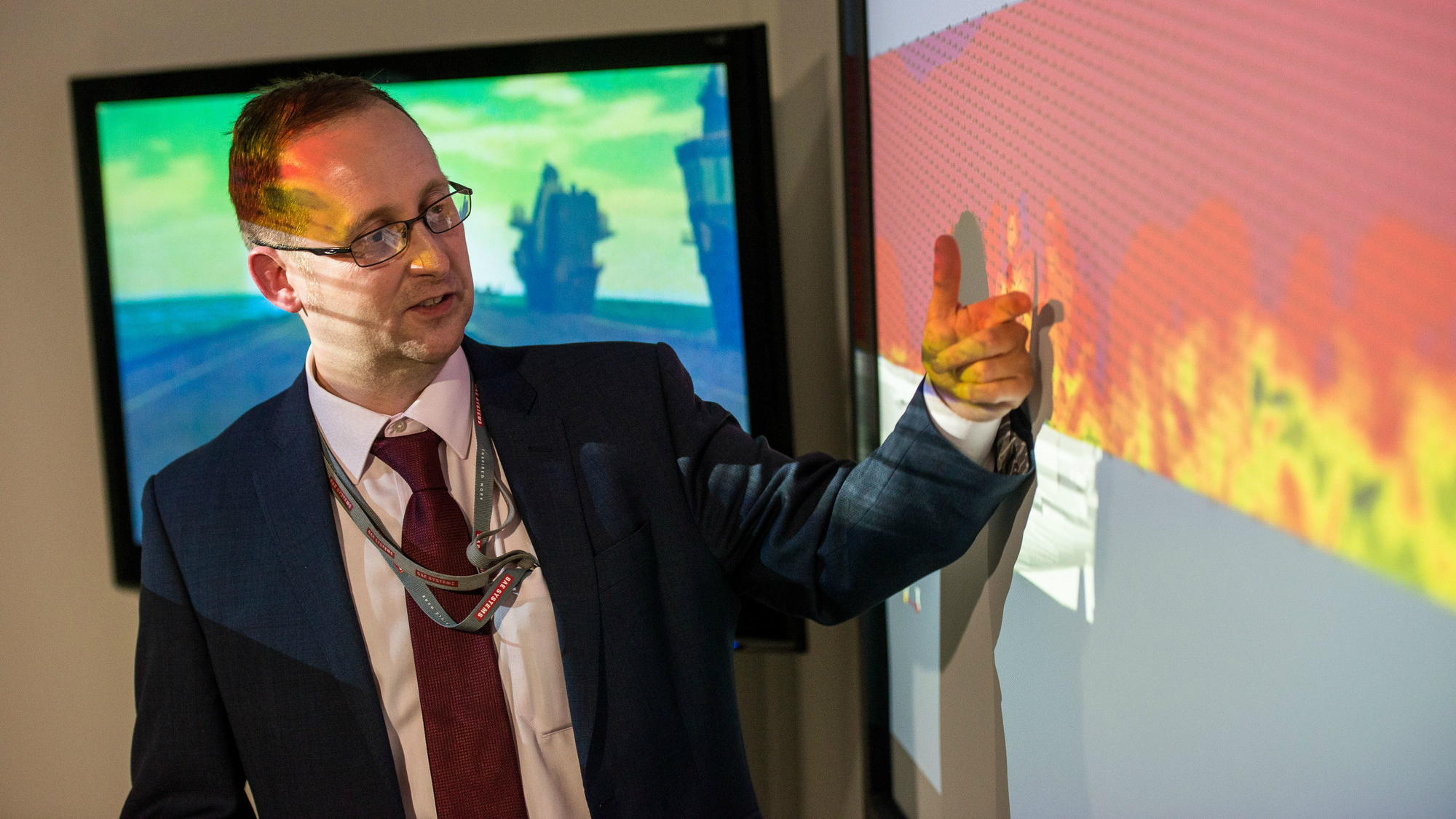 Image of Dr Steve Hodge demonstrates simulator capability