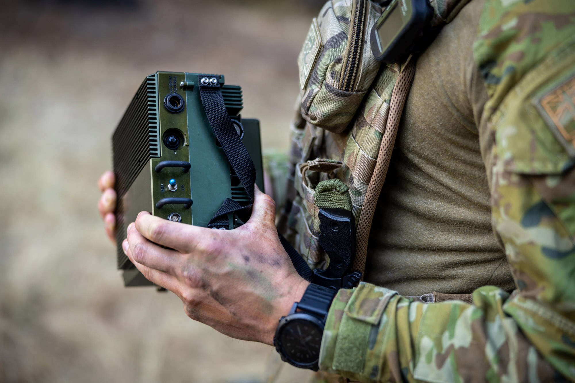 Soldier holding Mantlet Edge