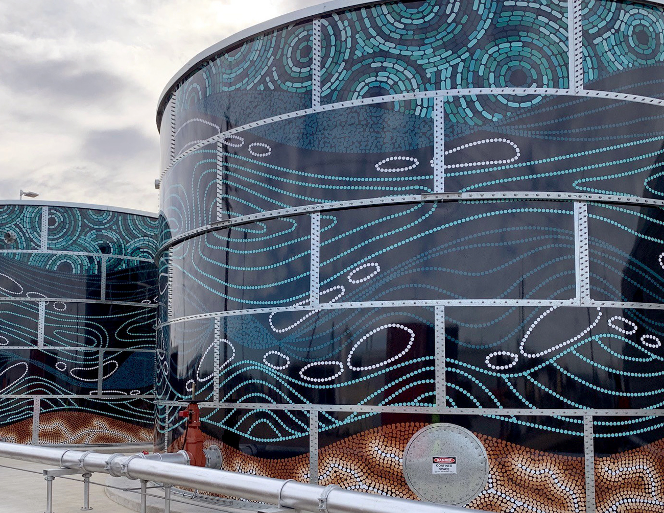 We acknowledge the late Elizabeth Yanyi Close whose artwork features around the Osborne Naval Shipyard, including these tanks.