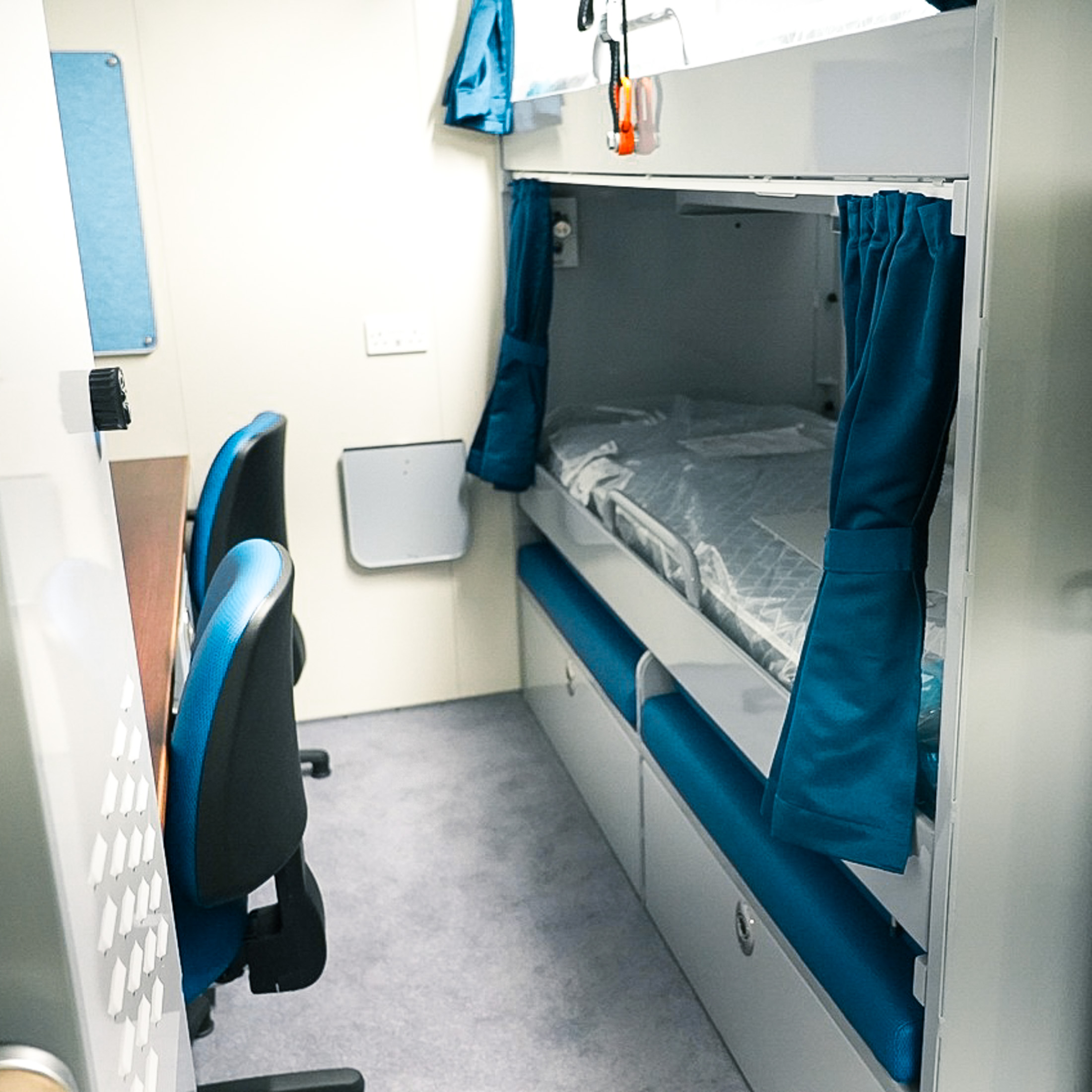 Hunter class frigate crew accommodation completed to high detail with carpet, chairs and mattresses.