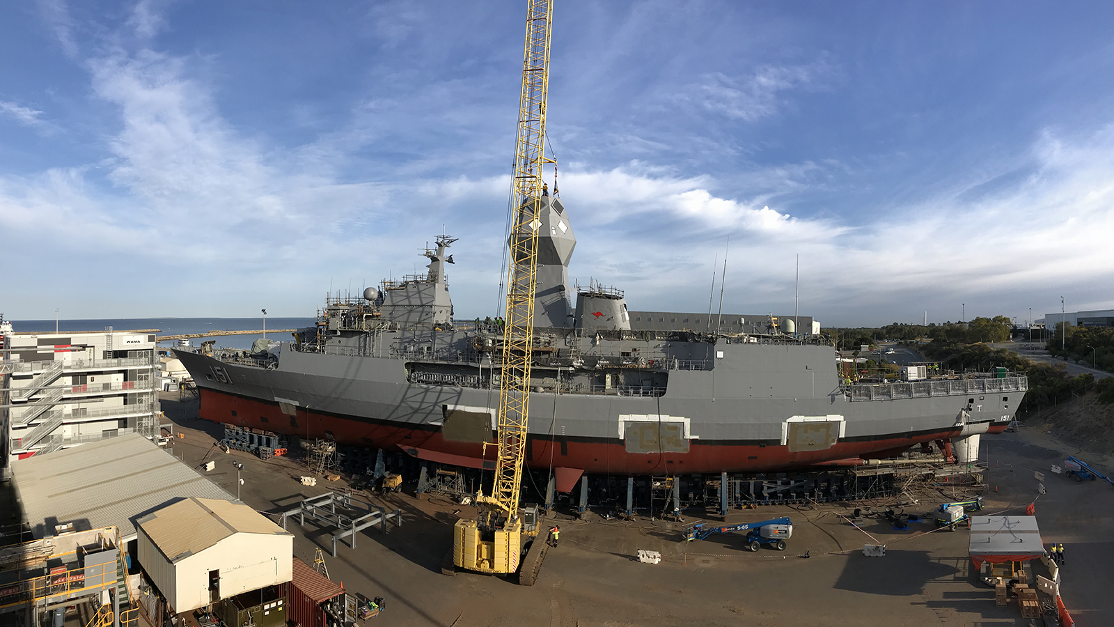 HMAS Arunta mast lift at Henderson.