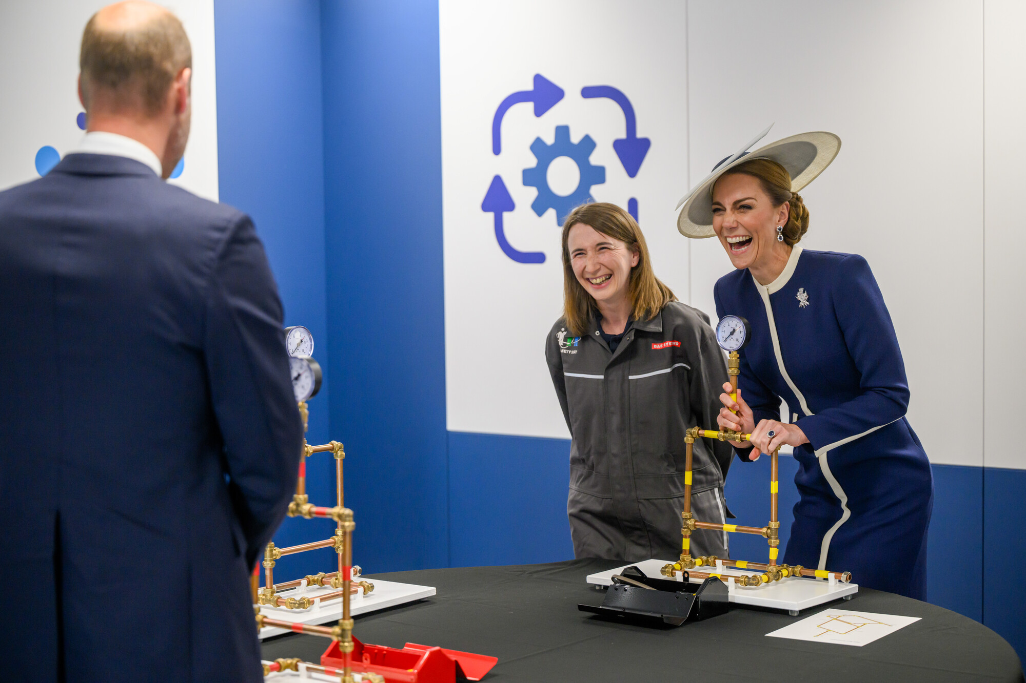 Image of HRH Princess of Wales meeting apprentice at HMS Glasgow naming ceremony