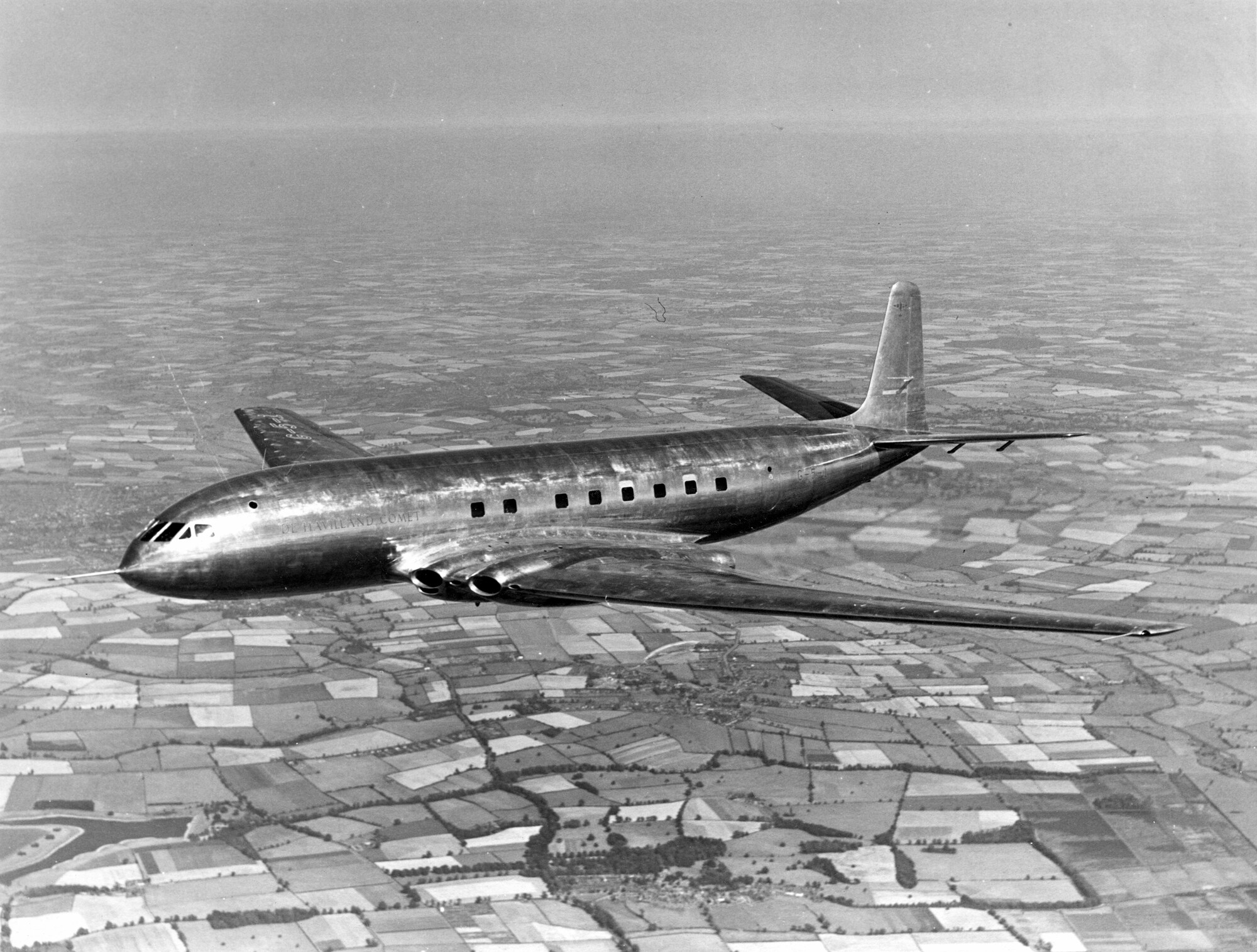 A view of de Havilland DH.106 Comet 1 (G-5-1) in flight.