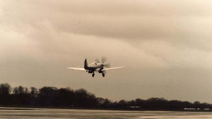 PS915 takes to the skies once again in December 1986