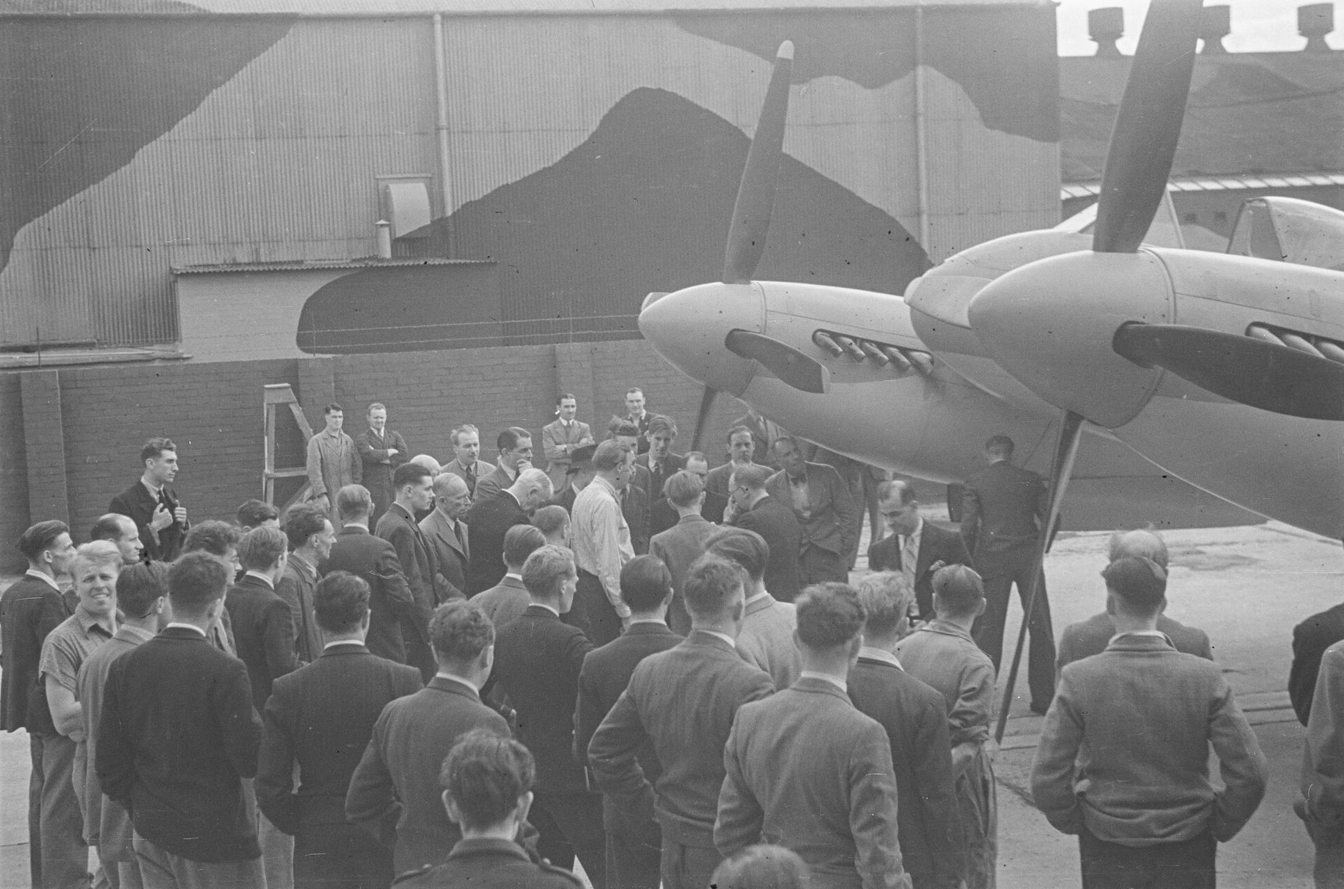 de Havilland DH.103 Hornet prototype (RR915) at Hatfield, on the day of its first flight, 28th July 1944.