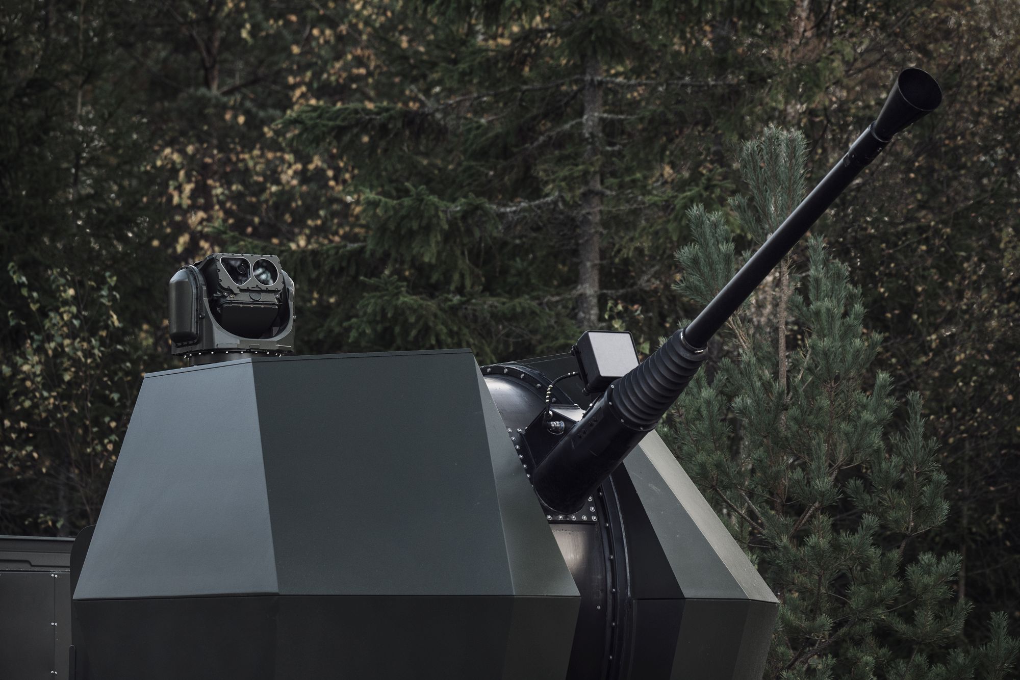 Close-up of the Tridon 40 mm cannon