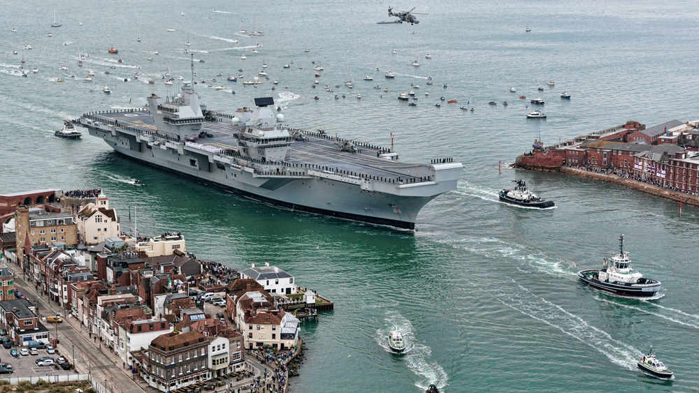 HMS Queen Elizabeth entry into Portsmouth Image 3