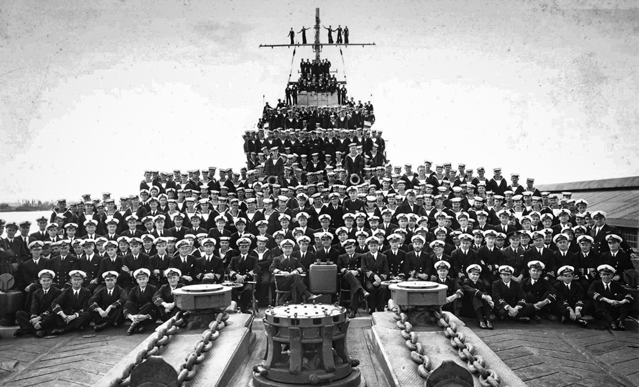 The crew of HMAS Perth (I) 