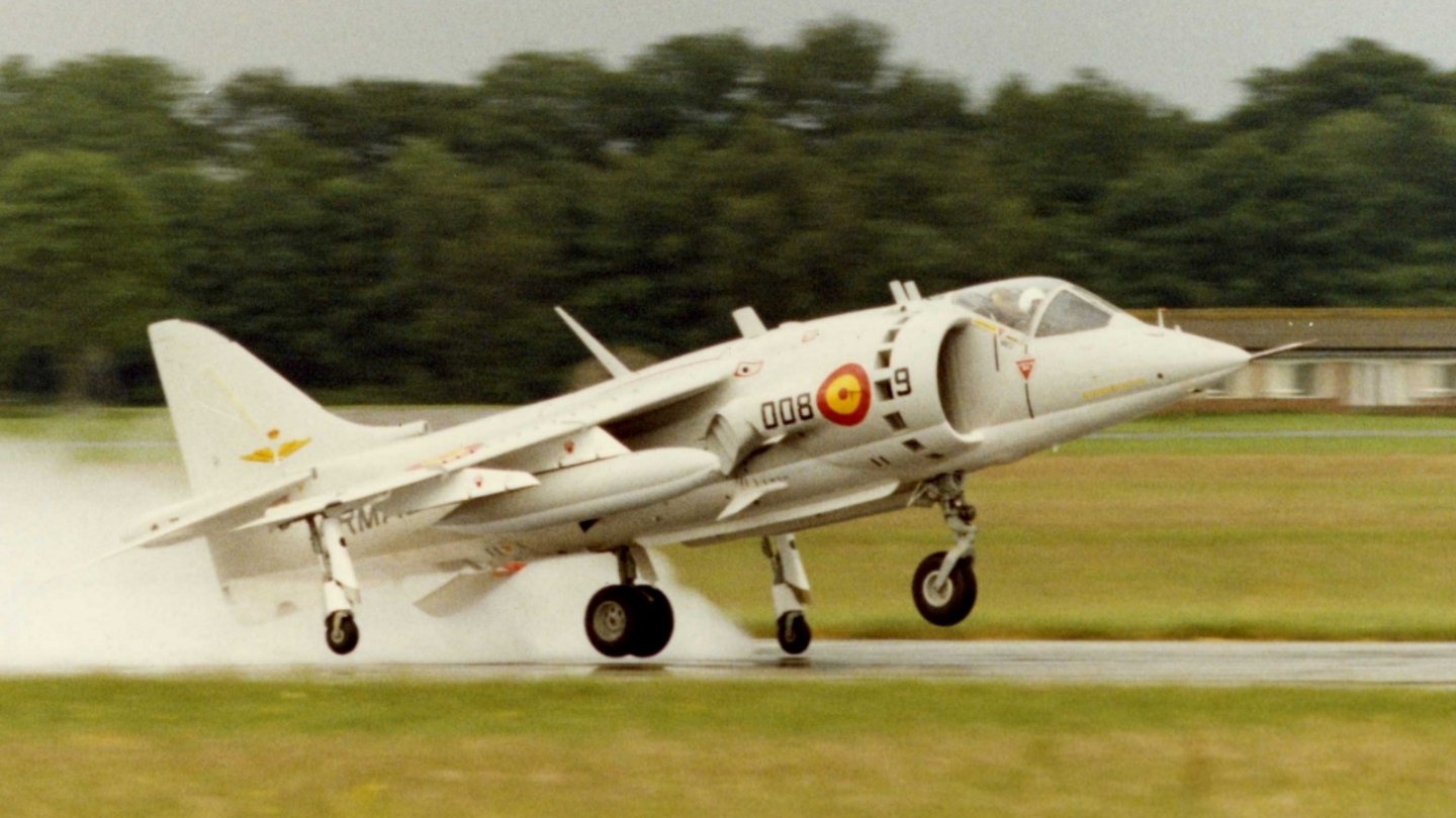 McDonnell-Douglas AV8S Matador (Spanish) take off at Dunsfold McDonnell-Douglas AV8S Matador (Spanish) take off at Dunsfold