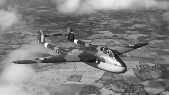 DH100 Vampire F.Mk1 (TG278) air to air 31st August 1945 DH100 Vampire F.Mk1 (TG278) air to air 31st August 1945