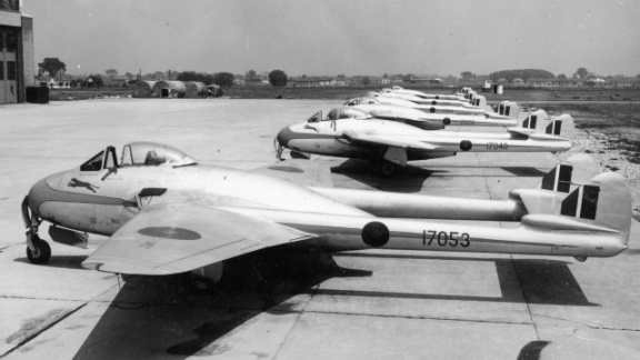 DH100 Vampire F.Mk3 (17053) Line up of 6 aircraft of 410 Sqdn Royal Canadian Air Force 30th June 1949 DH100 Vampire F.Mk3 (17053) Line up of 6 aircraft of 410 Sqdn Royal Canadian Air Force 30th June 1949